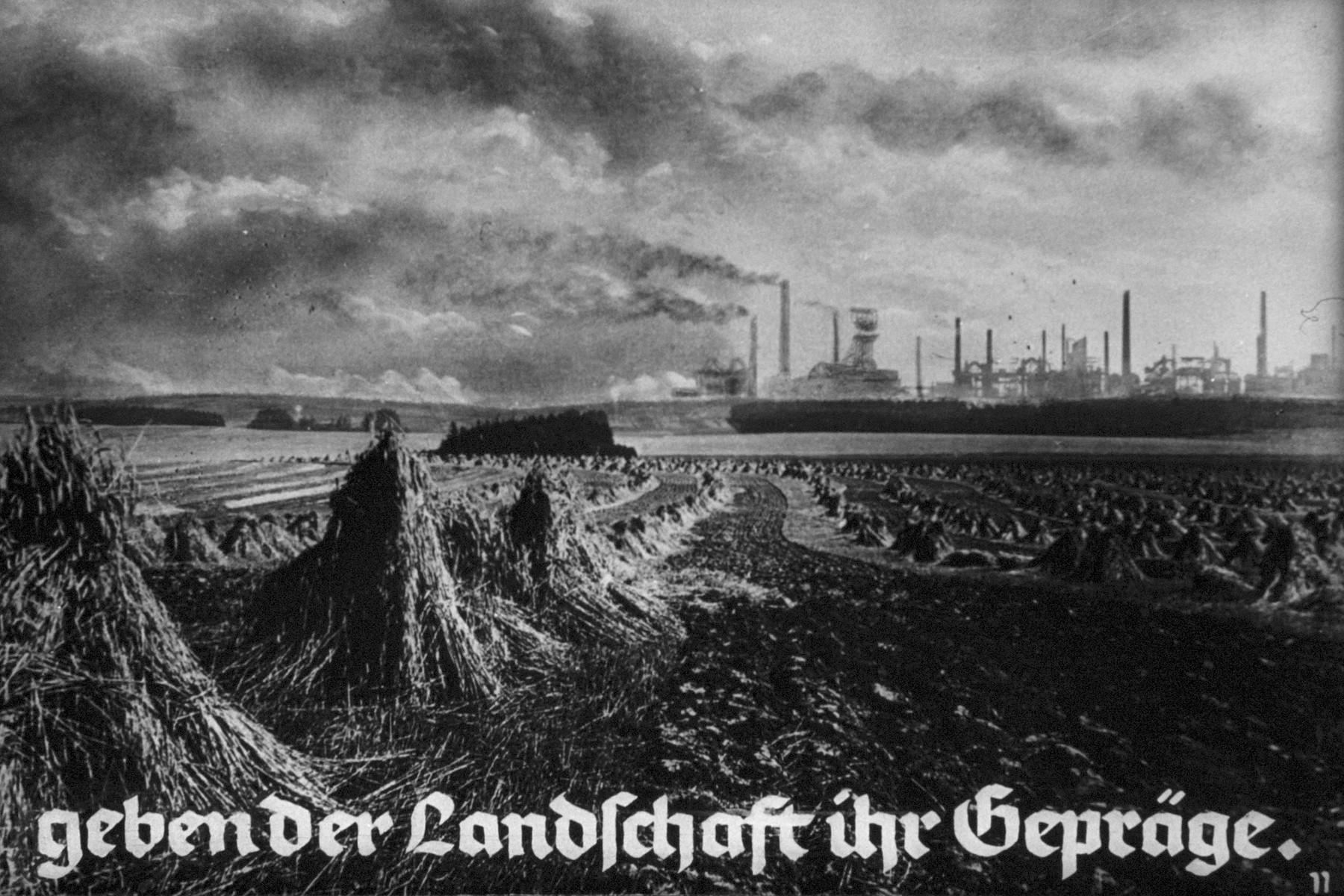 12th Nazi propaganda slide from Hitler Youth educational material titled "Border Land Upper Silesia."

Gewaltige Industrieanlagen...
//
Huge industrial plants ...