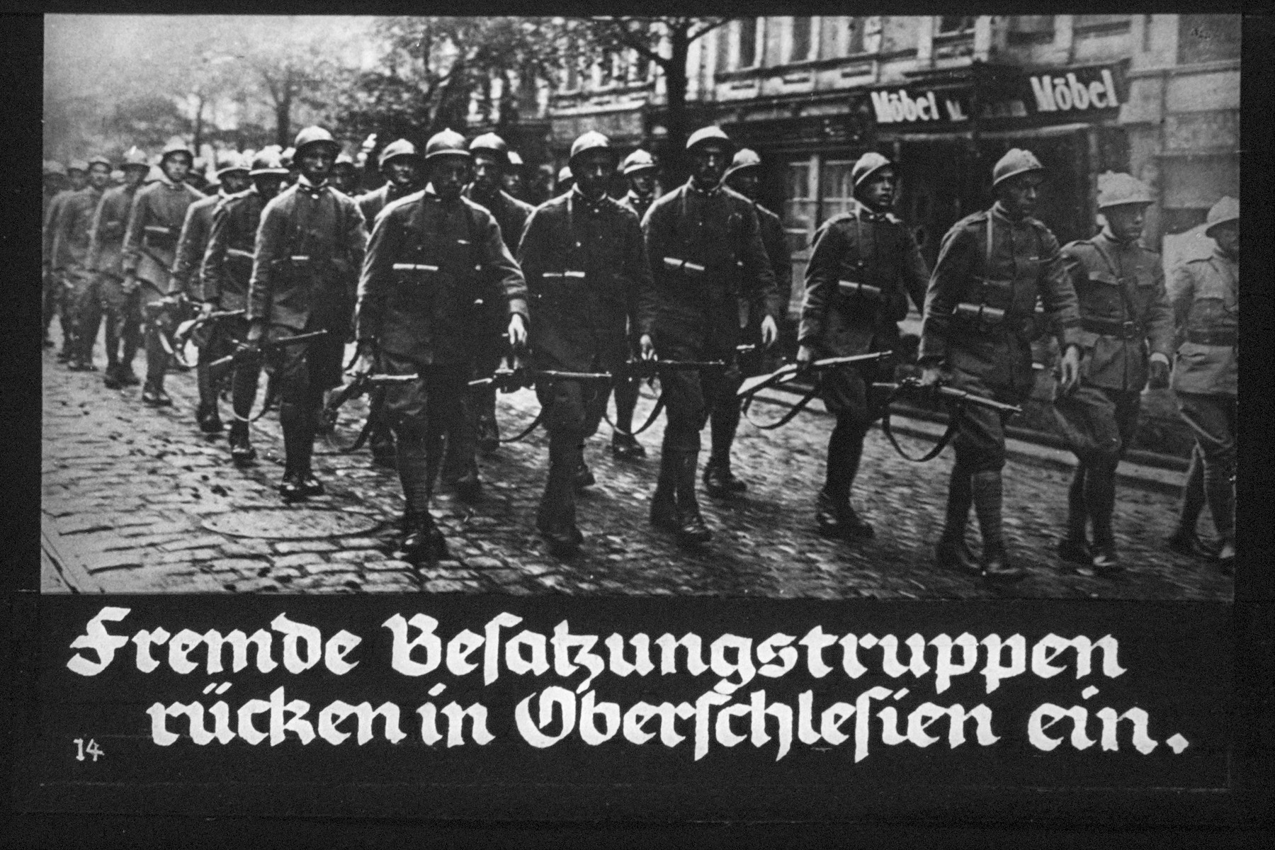 15th Nazi propaganda slide from Hitler Youth educational material titled "Border Land Upper Silesia."

Fremde Besatzungstruppen rücken in Oberschlesien ein.
//
Foreign occupation troops move into Upper Silesia.