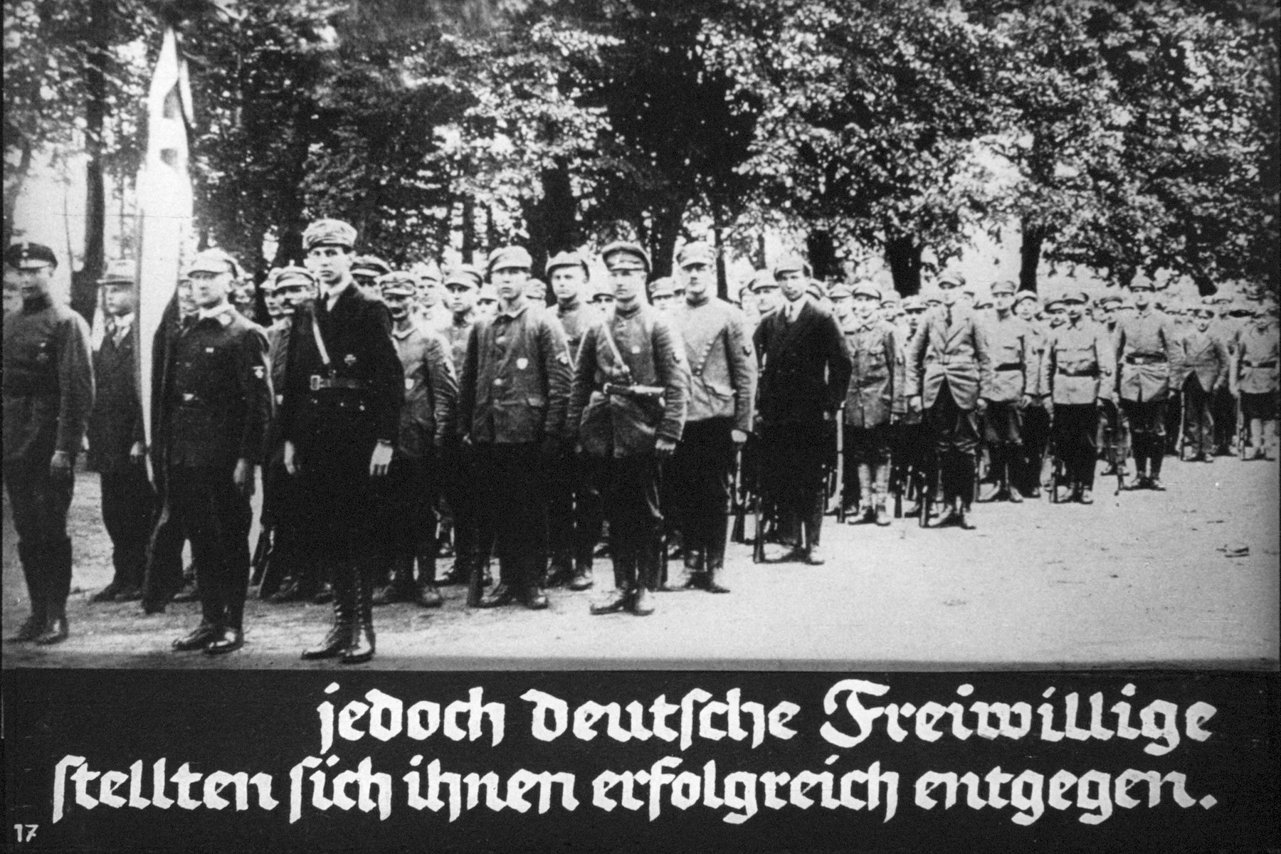 18th Nazi propaganda slide from Hitler Youth educational material titled "Border Land Upper Silesia."

jedoch deutsche Freiwillige  stellten sich ihnen erfolgreich entgegen.
//
However, German volunteers opposed them successfully.