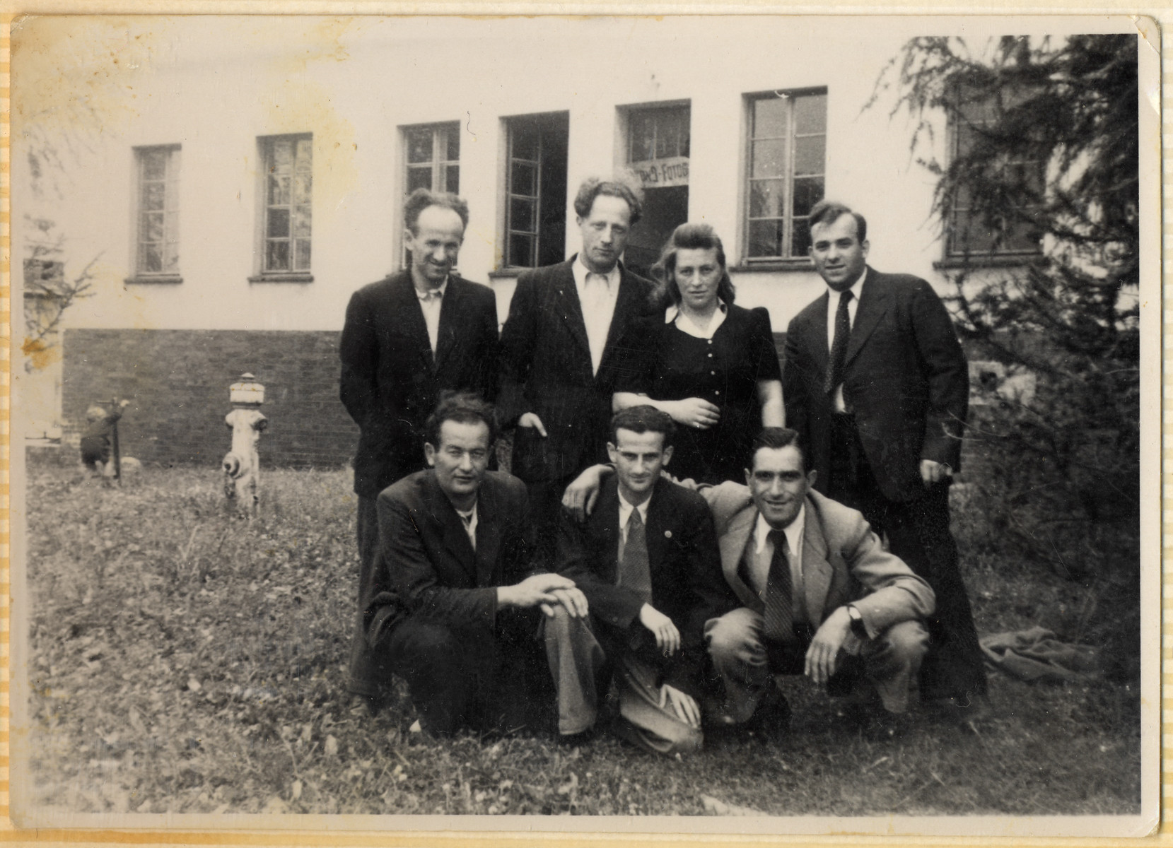 A group of Jewish DPs pose together in the Hofgeismar displaced persons camp.

Emil Kohl is pictured at the bottom left.