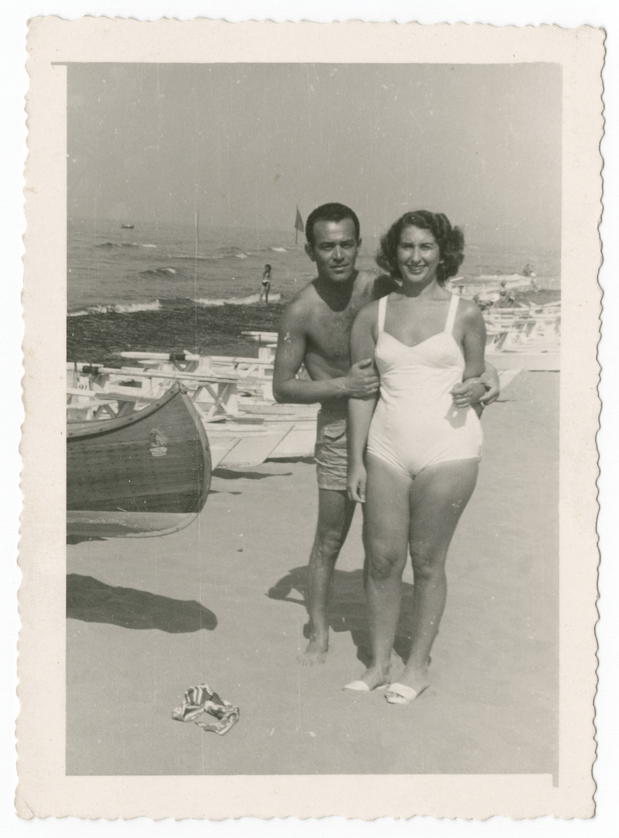 Simon and Greta Beer pose on a beach in postwar Italy.