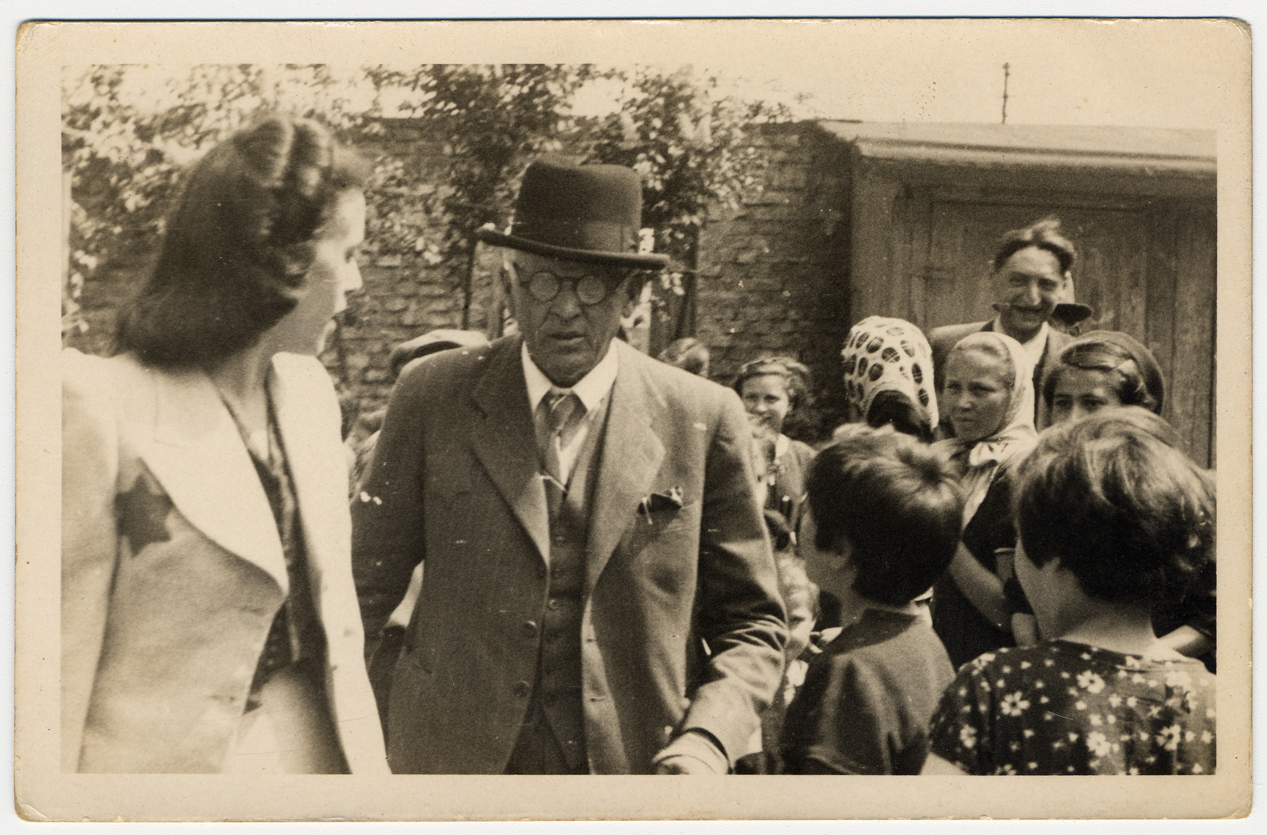 Mordechai Chaim Rumkowski [with his secretary Dora Fuks?] during a visit [in the Marysin quarter of the Lodz ghetto].