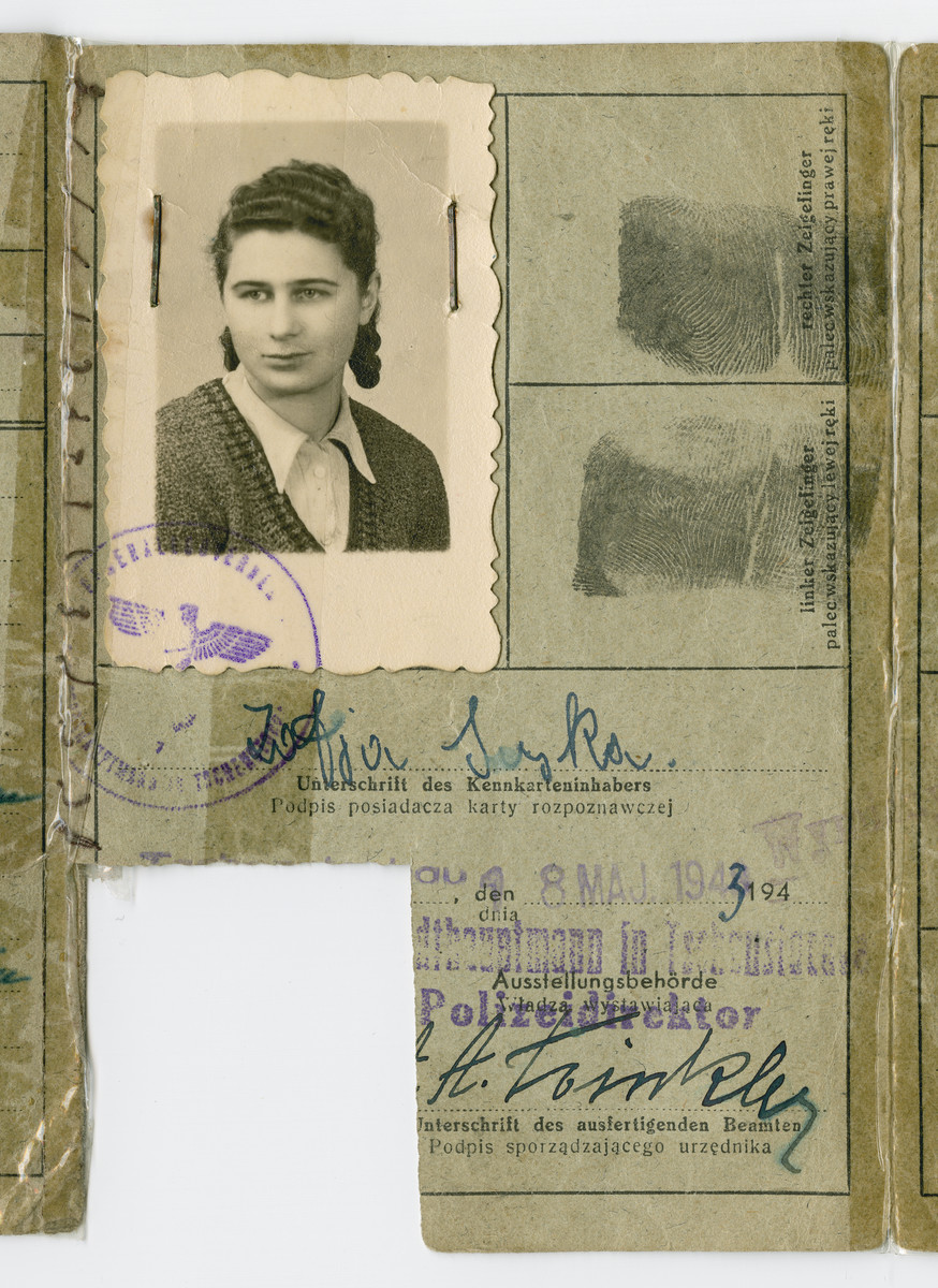 Close-up of false identificaton card issued to Danka Perelmuter under the alias Zofia Suska.