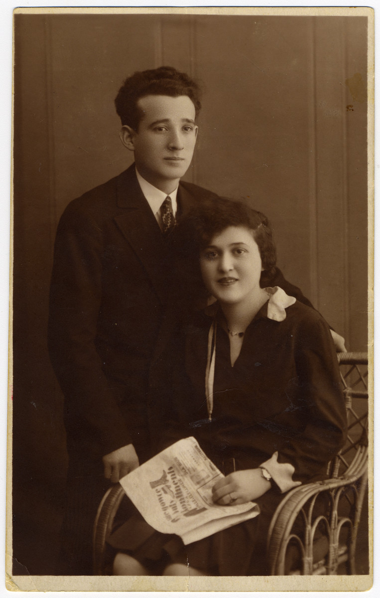 Studio portrait of  Israel Dauerman and his sister Shansha. 

Shansha perished in the Holocaust.