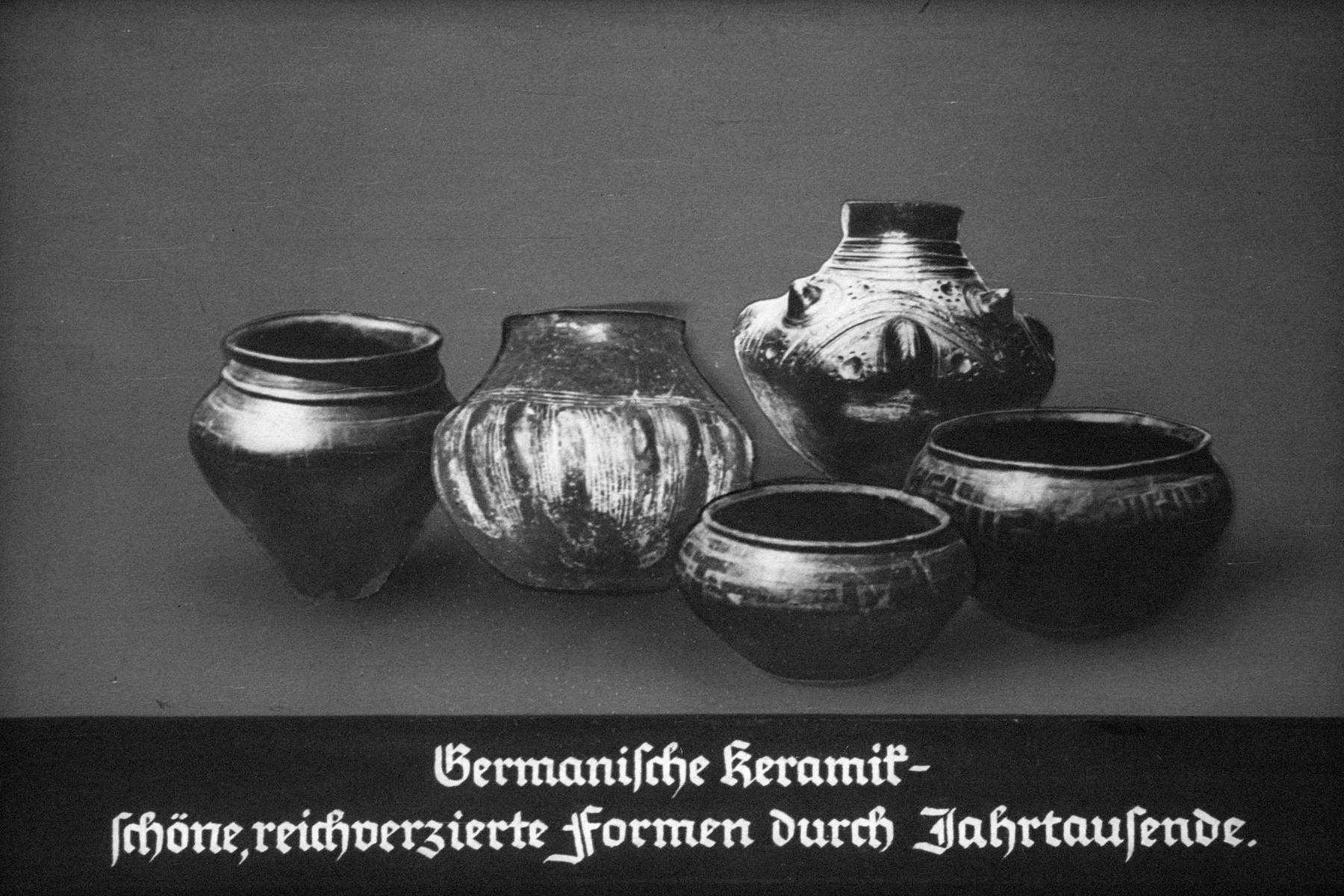 32nd Nazi propaganda slide for a Hitler Youth educational presentation entitled "5000 years of German Culture."

Germanische keramik- Schöne, reichverzierte formen durch Jahrtausende
//
Germanic-beautiful ornate ceramics, formed over thousands of years