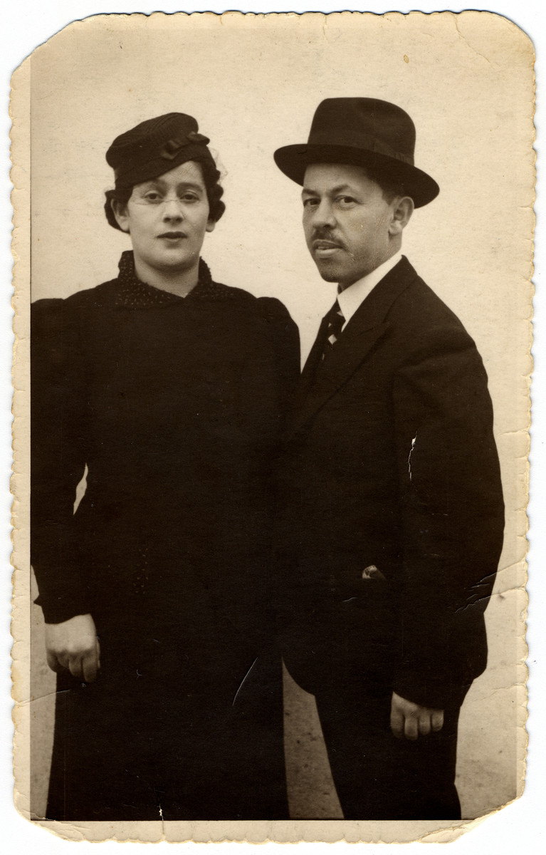 Studio portrait of Herman and Breinde Friedman, the parents of the donor.