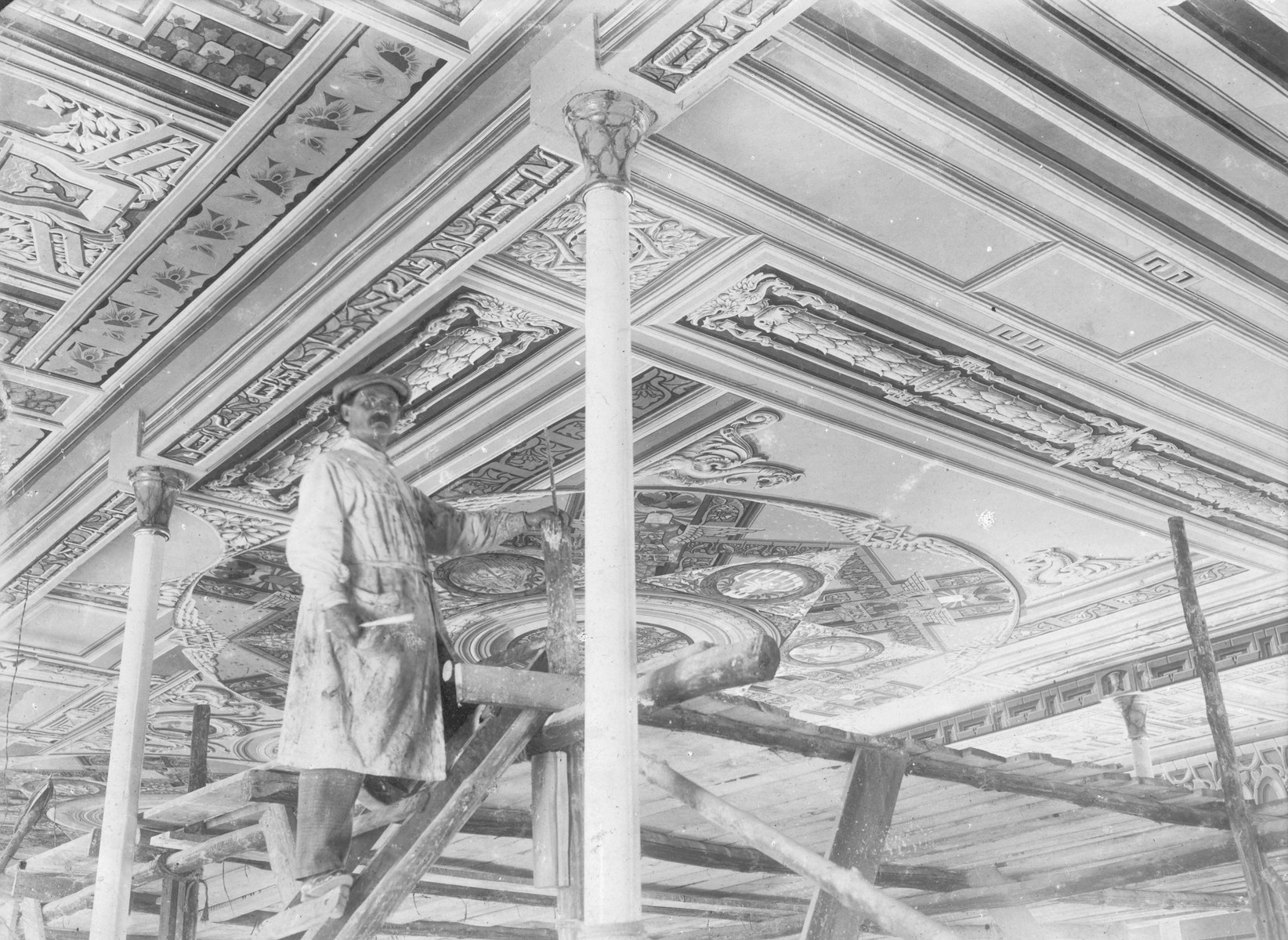 Perec Willenberg paints a ceiling mural in the old synagogue in Czestochowa.