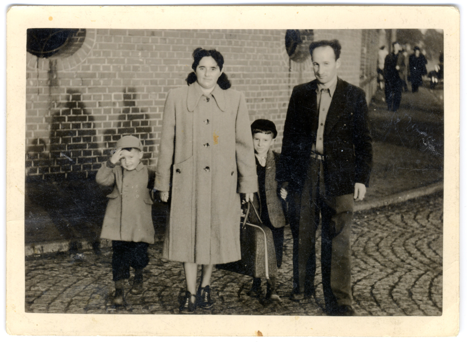 Mendel and Frieda Feldman with their children Fred and Irving, board ...