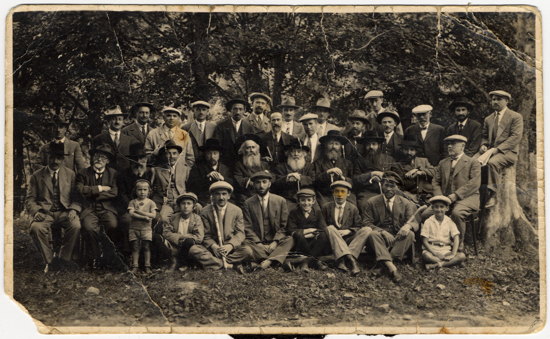 Jewish men from the vicinity of Komarom gather to cut wheat for shmurah matzah for the upcoming Passover holiday.

Among those pictured are  Rabbi Jozsua Lefkovics from Komarom (2nd row, 4th from the right ) and Jeno Schwarcz (3rd row, 3rd from right in white cap and bowtie).
