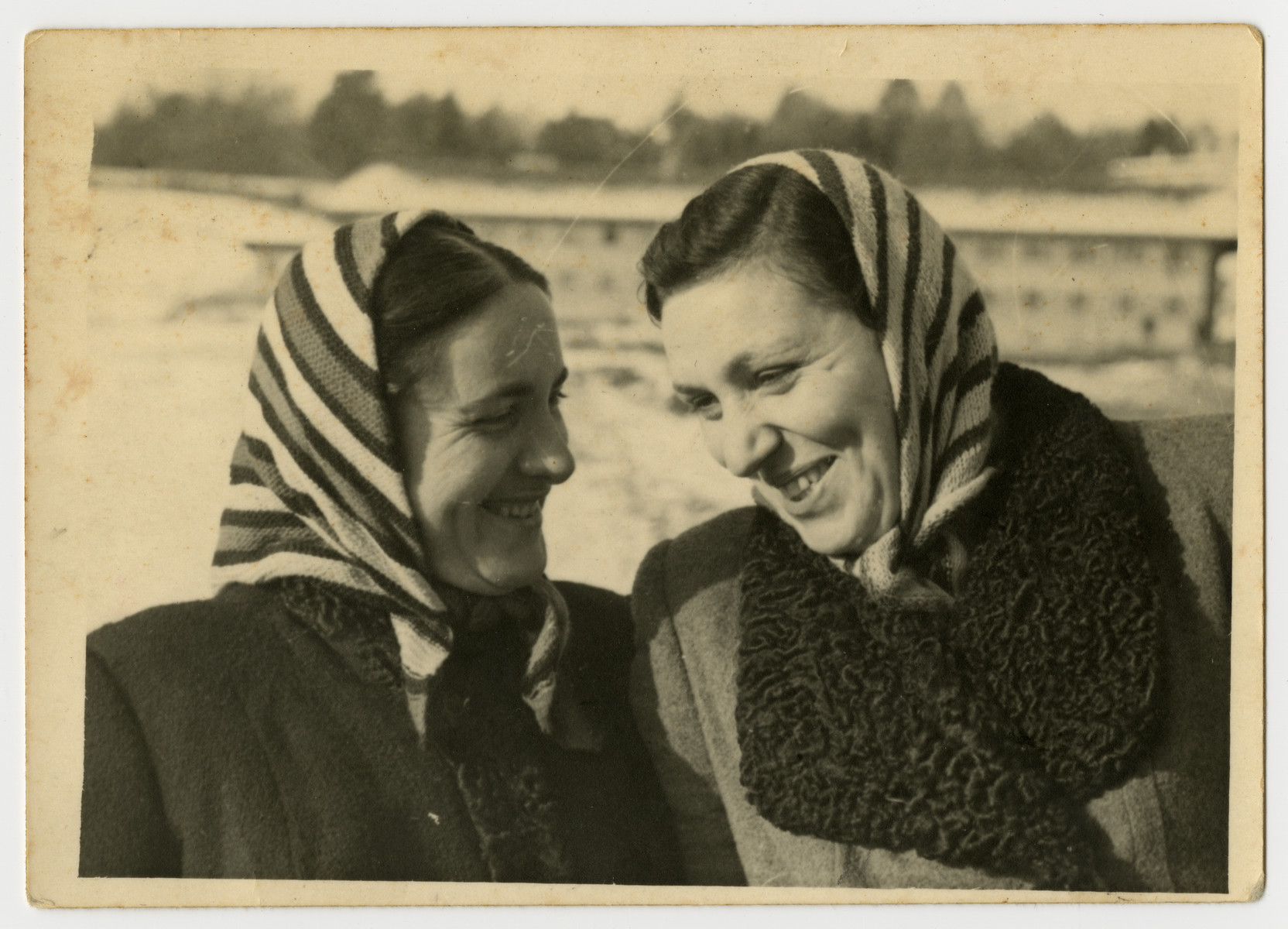 Close-up portrait of Jenta (Helen) Shapiro (left) and her friend Mira Salberg.  

The two women traveled together after liberation to look for their families.