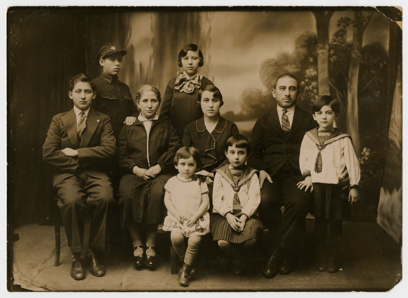 Prewar studio portrait of the Szapiro family.