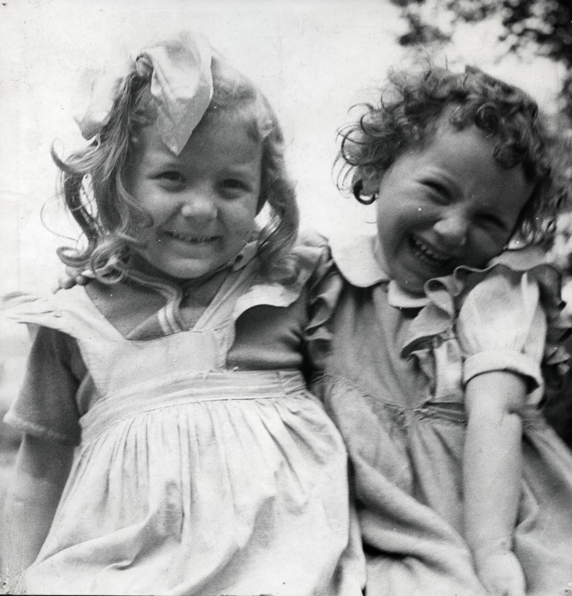 Close up portrait of two young girls in the Foublaines children's home. 

Ewa Margules is on the left.