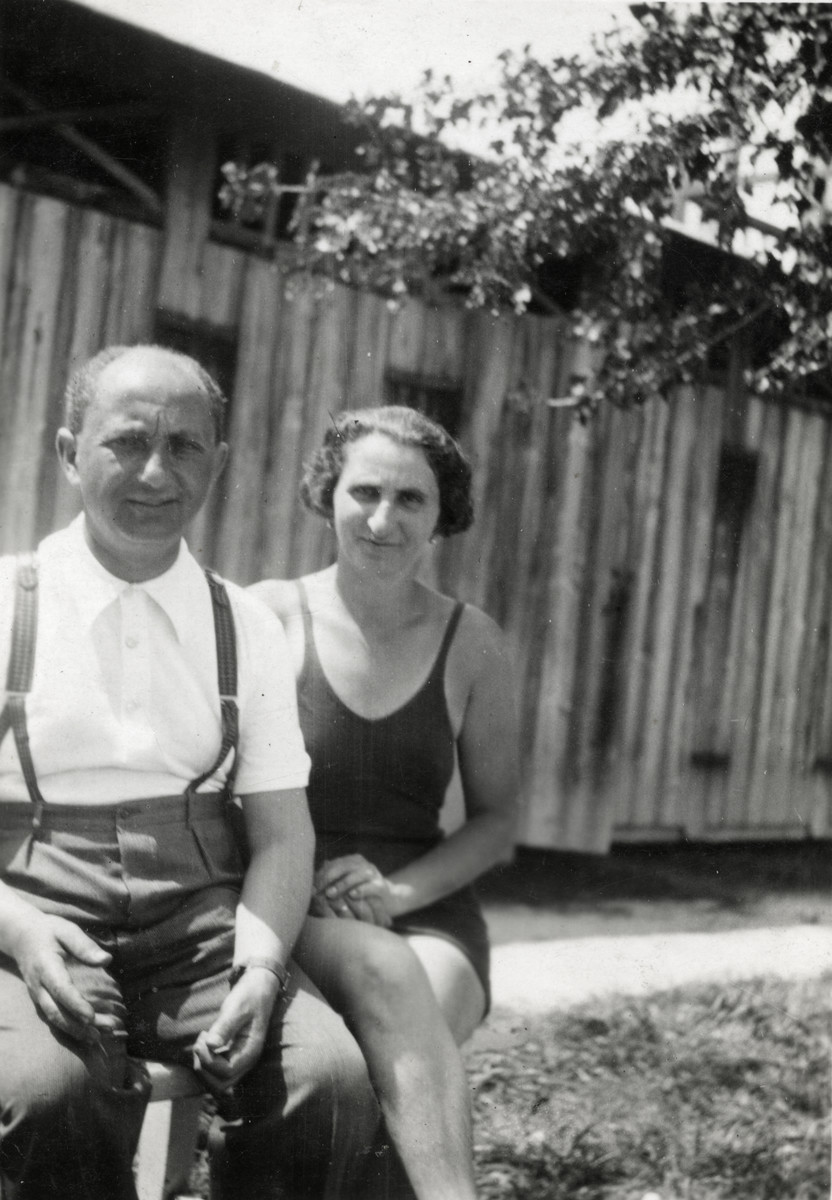 Elizabeth and Karl Somlo pose while on vacation at Lake Valencie.