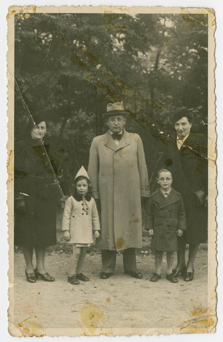 The Spielman family poses in a park either shortly before or shortly after the German invasion of the Netherlands.

Pictured from left to right are Helen Hudes Spielman, Hanna Spielman, Alexander Spielman, Nathan Spielman and Mira Spielman (Alexander's sister).
