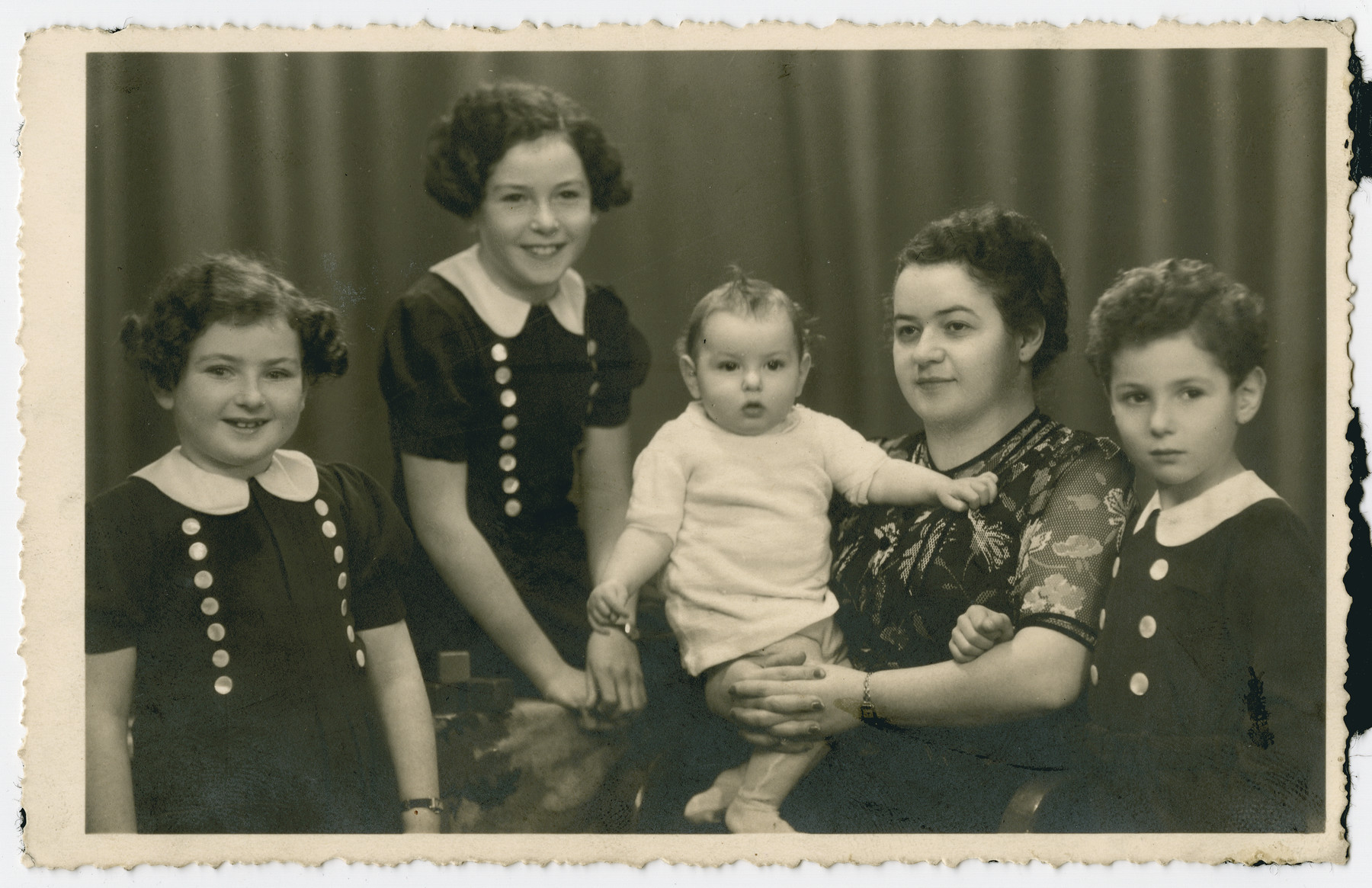 Studio portrait of the wife and children of Michael (Max) Weiss, exact date and locale unknown.

Pictured from left to right are Edith, Regina, Hanna, Helen and Henry Weiss.