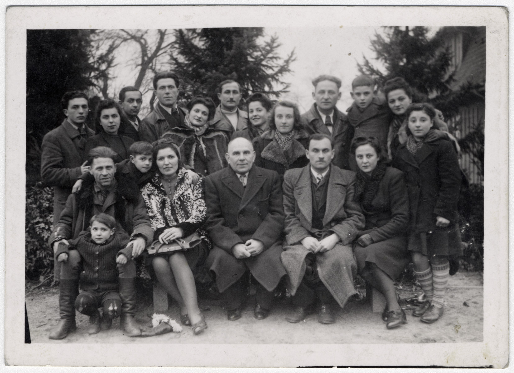 Group portrait of Jewish survivors from Zhetel who had fought with the Lenin Brigade, taken shortly after liberation.

Pictured (bottom row, left to right) are Shlanke Minuskin, Kalman Minuskin, Henikel Minuskin, Shanke Minuskin Moishe Mendel, Arul and his wife.  Among those standing are Zavul Mordkowski and Sonia Mordkowski.