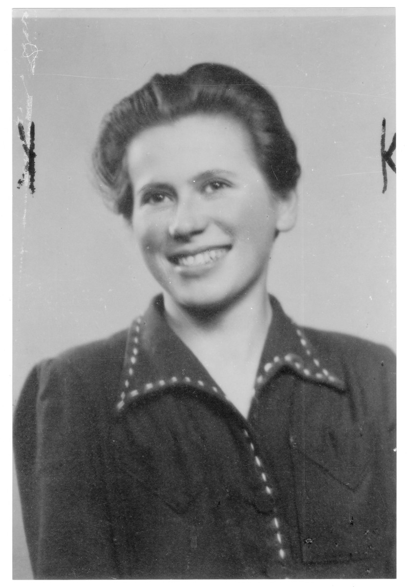 Portrait of Franciska Schechter (later Tzipora Agmon), a member of the Hungarian Zionist youth resistance organization.