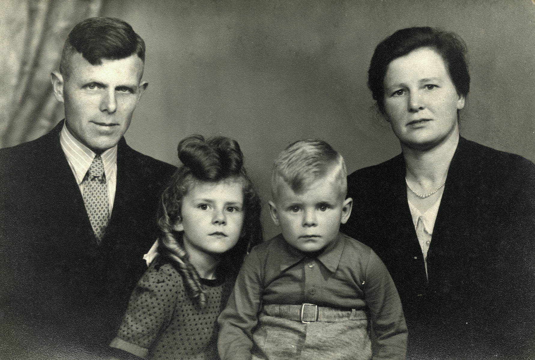 Studio portrait of the Veerman family, Dutch rescuers and Righteous Among the Nations.

Pictured are Reinier and Margaret Veerman and their two children.
