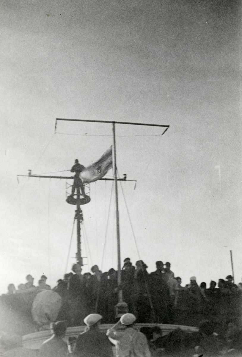 Jewish immigrants to Palestine raise the Israeli flag instead of the Hondorus flag aboard the Ben Hecht.