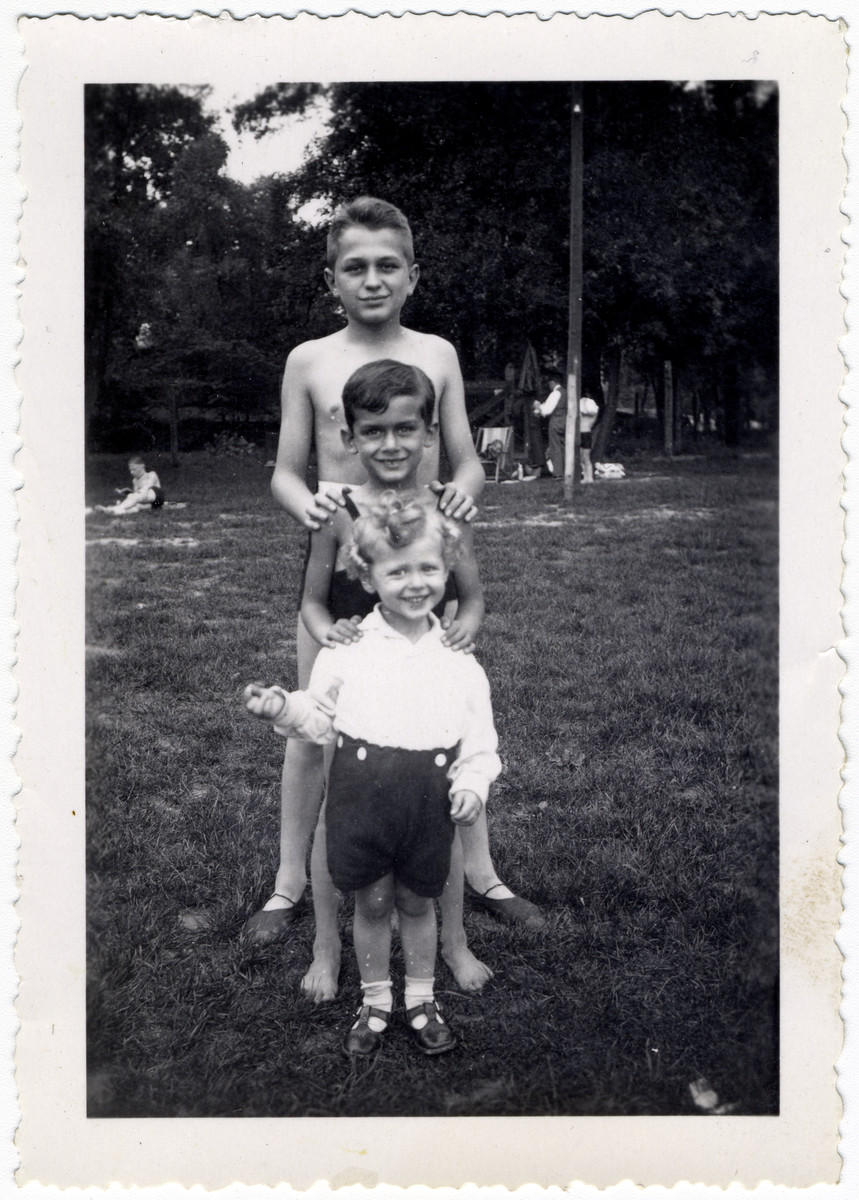 Three boys stand in a row.

[Probably Edgar Wetzler and Richard and Ernst Weilheimer].