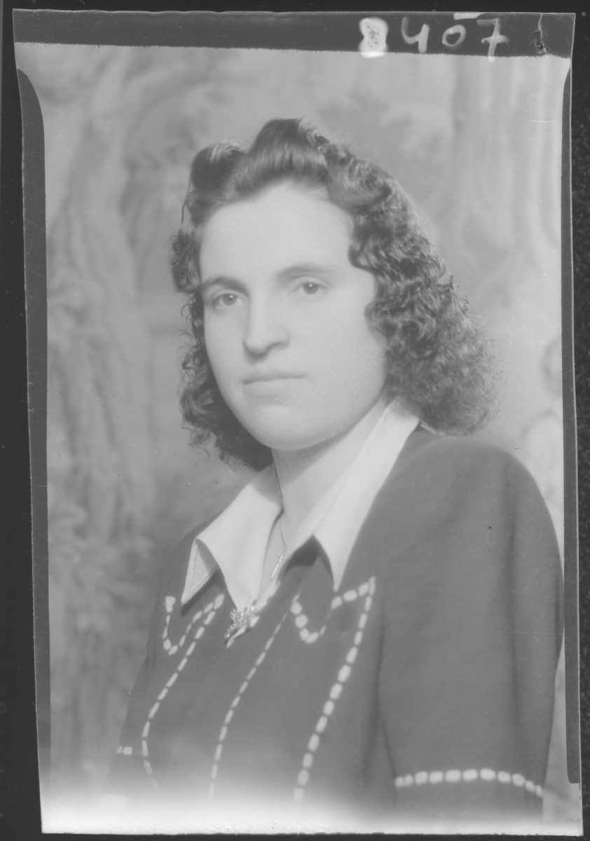 Studio portrait of Miklosne [wife of Miklos] Iszak.