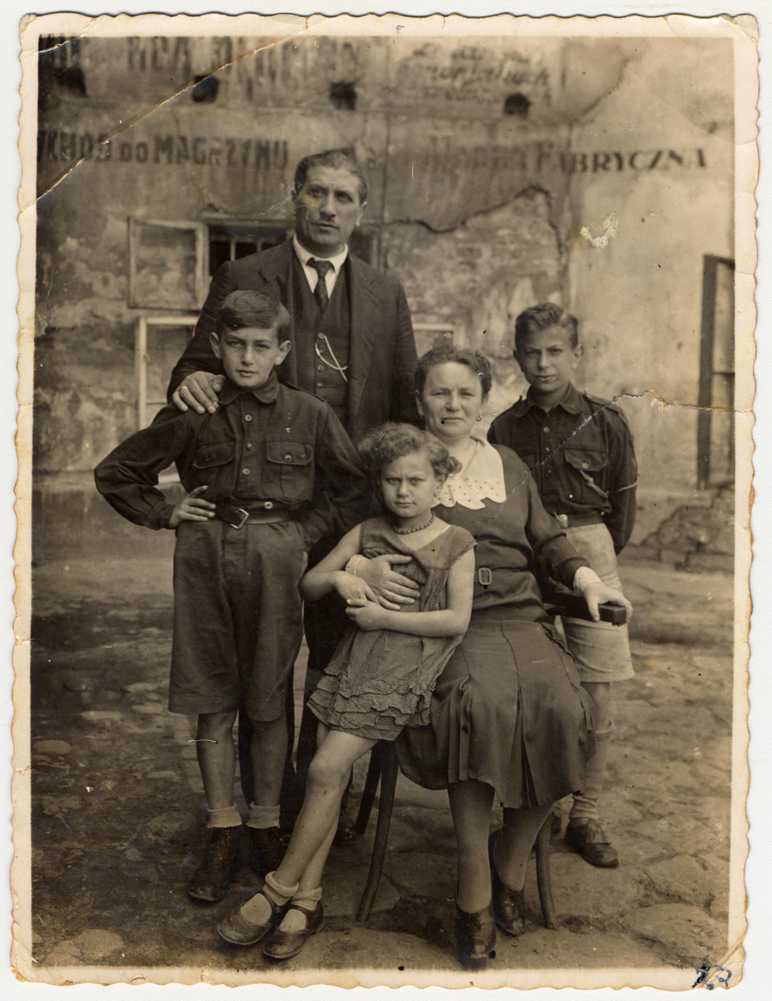 Prewar portrait of a Jewish family in Lvov. - Collections Search - United  States Holocaust Memorial Museum