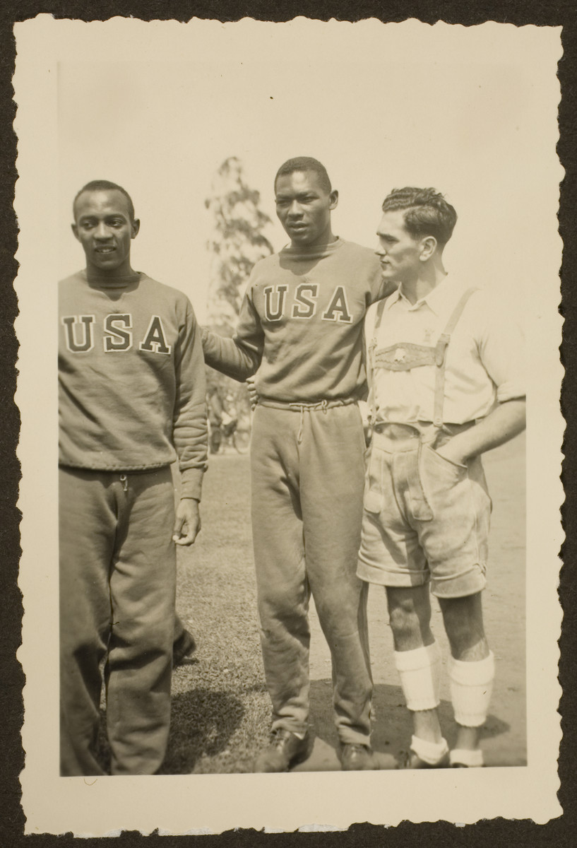 Two members of the United States Olympic track and field team pose with ...