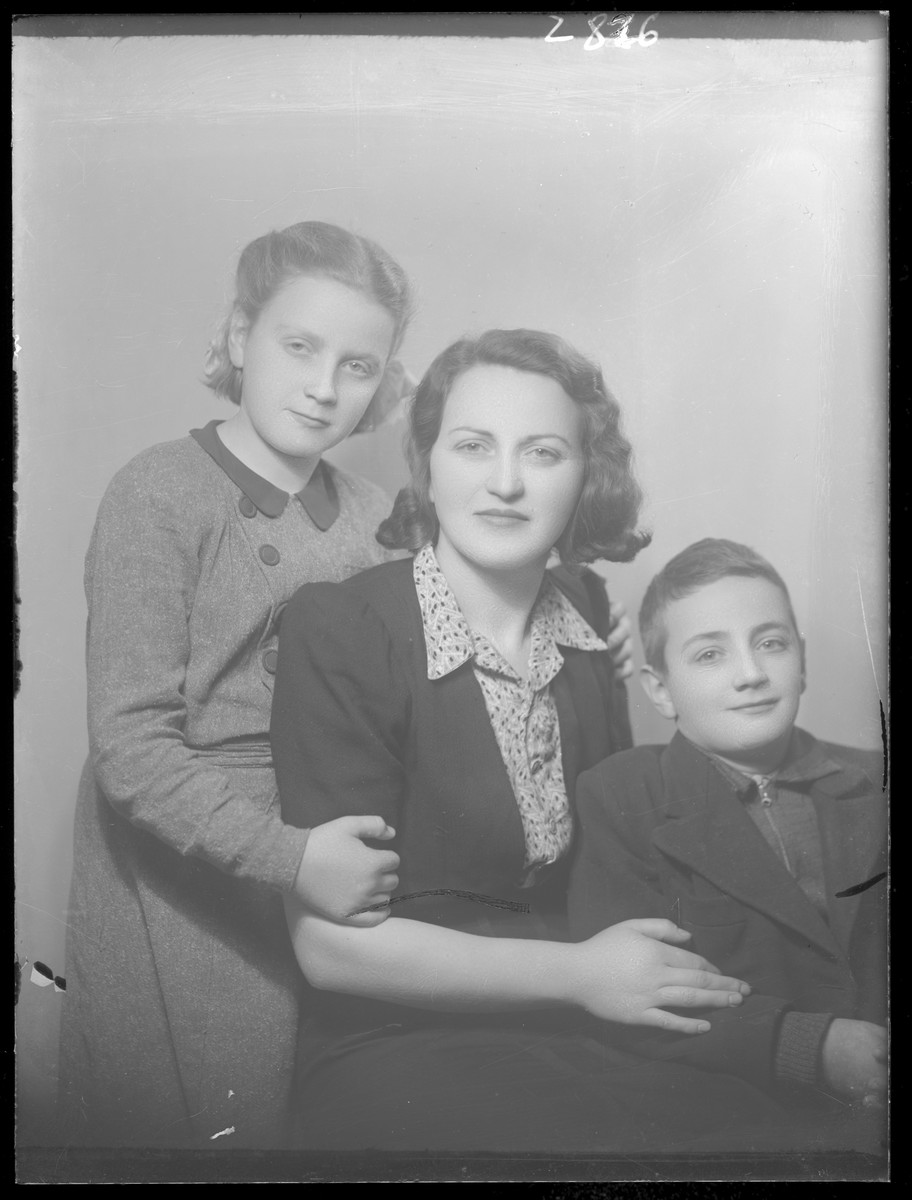 Studio portrait of Lipotne [wife of Lipot] Goldstein and her two children.