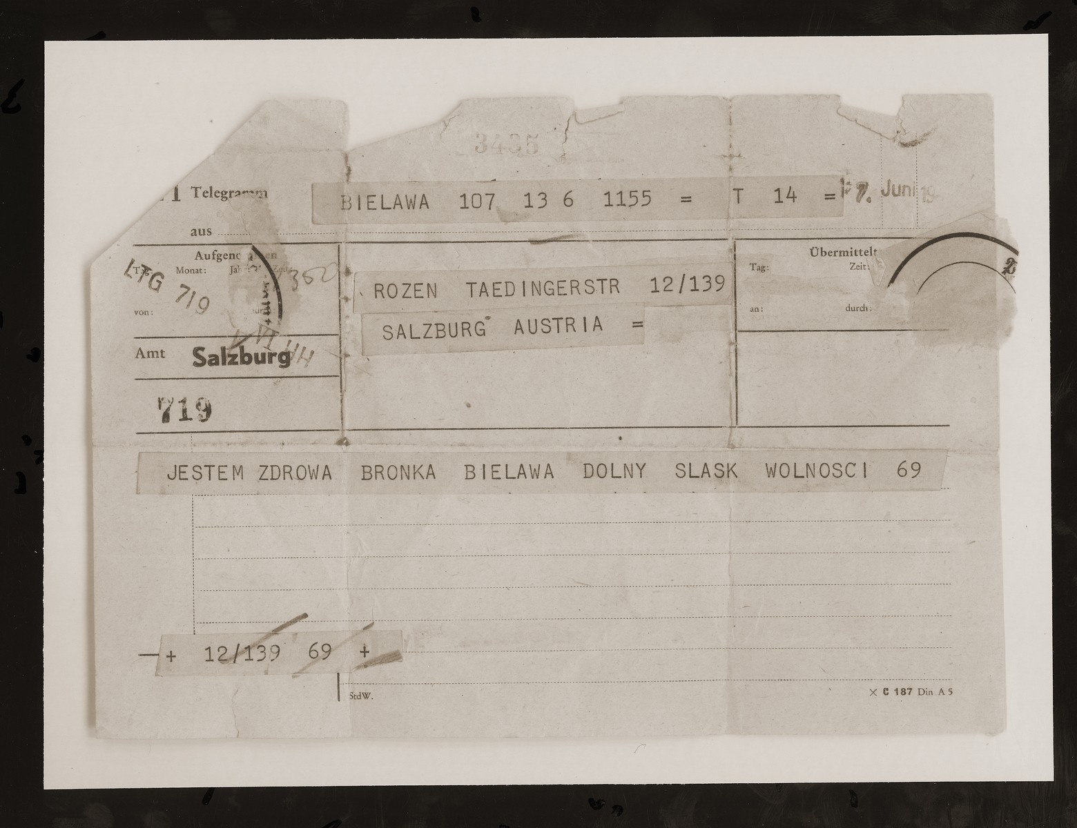 A telegram sent by Bronka (Bluma) Rozen, donor's youngest sister, to the DP camp in Salzburg, notifying him that she survived and that she is healthy.