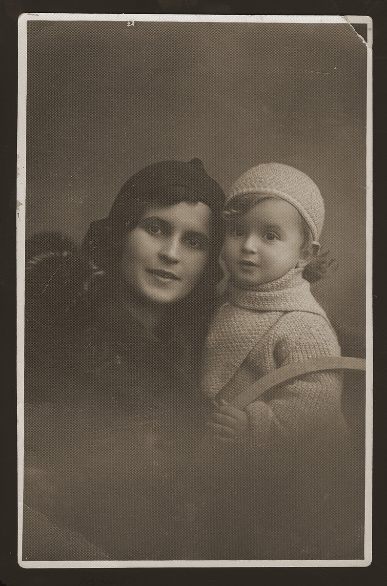 Portrait of  Hinda Sztajnberg and her son, Mordechai Zvi Sztajnberg (the donor's cousins).