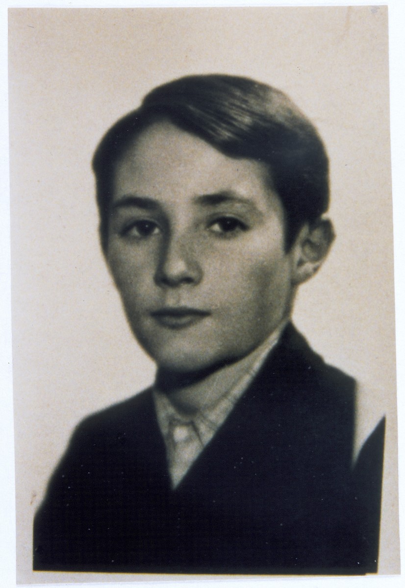 Identification card portrait of Jurek Orlowski taken in the Warsaw ghetto.

The photograph was taken by a Jewish photographer in the ghetto who specialized in taking photos specifically in preparing false IDs.