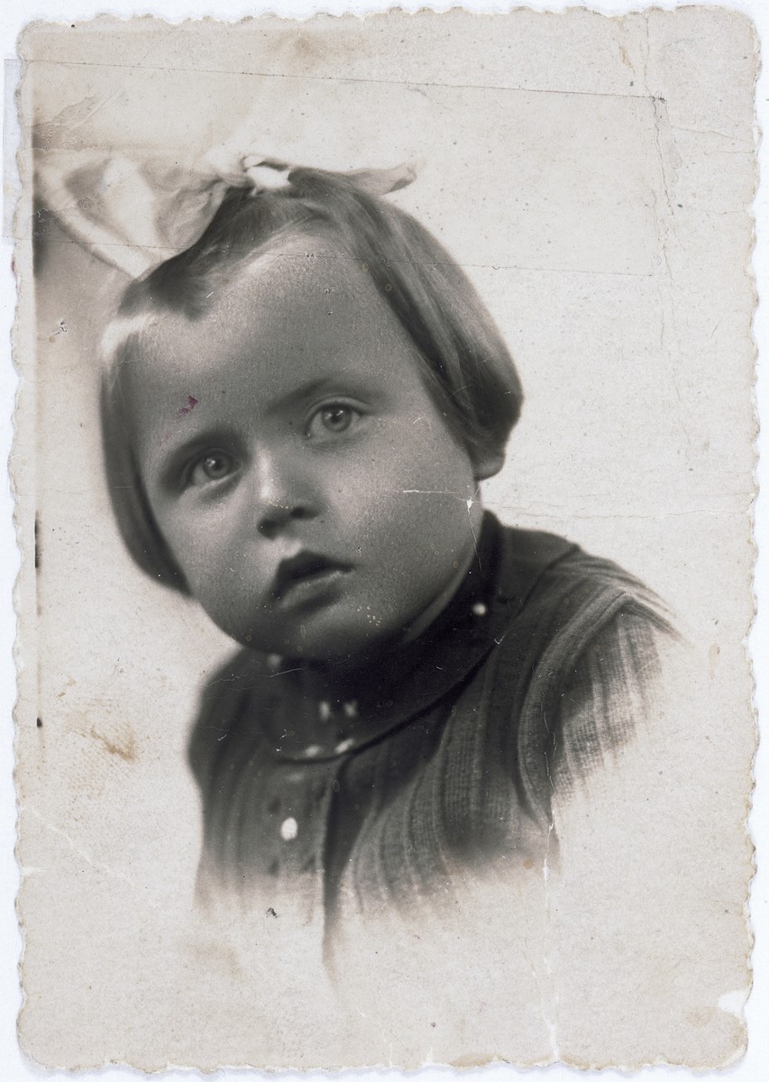 Portrait of Felicja Braun taken in the Warsaw ghetto.