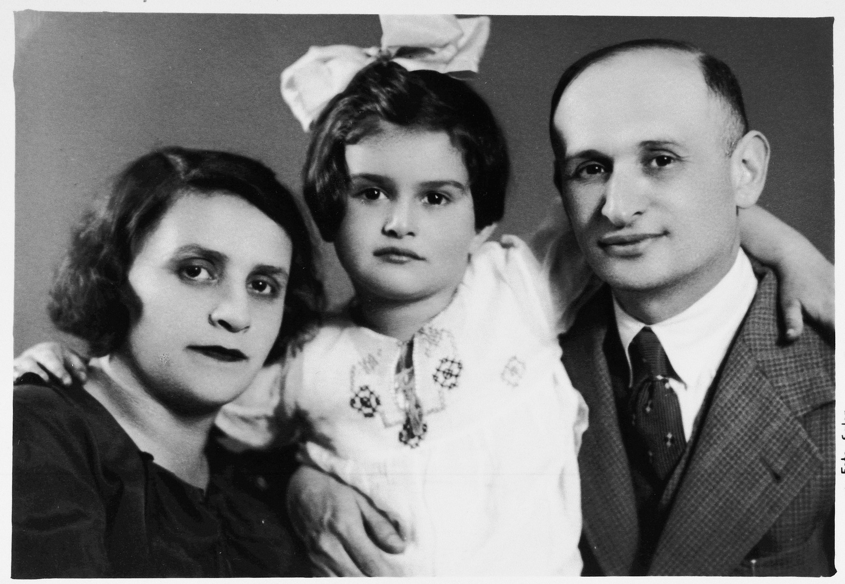 Studio portrait of the Kovarsky family in Kovno, Lithuania.

Pictured are David and Zelda (Hofmekler) Kovarsky with their daughter, Fruma.
