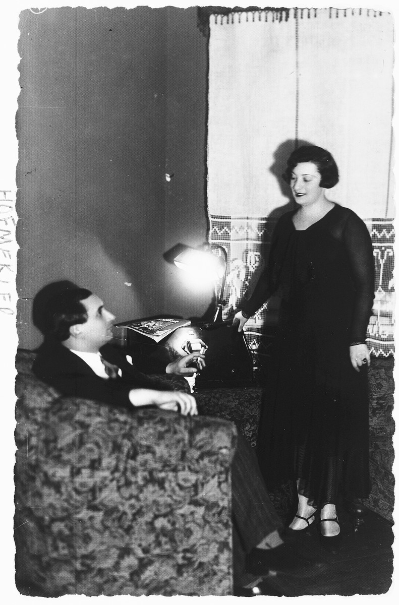 A Jewish couple in their home in Kovno, Lithuania.

Pictured are M. Leo and Sonya (Levin) Hofmekler.