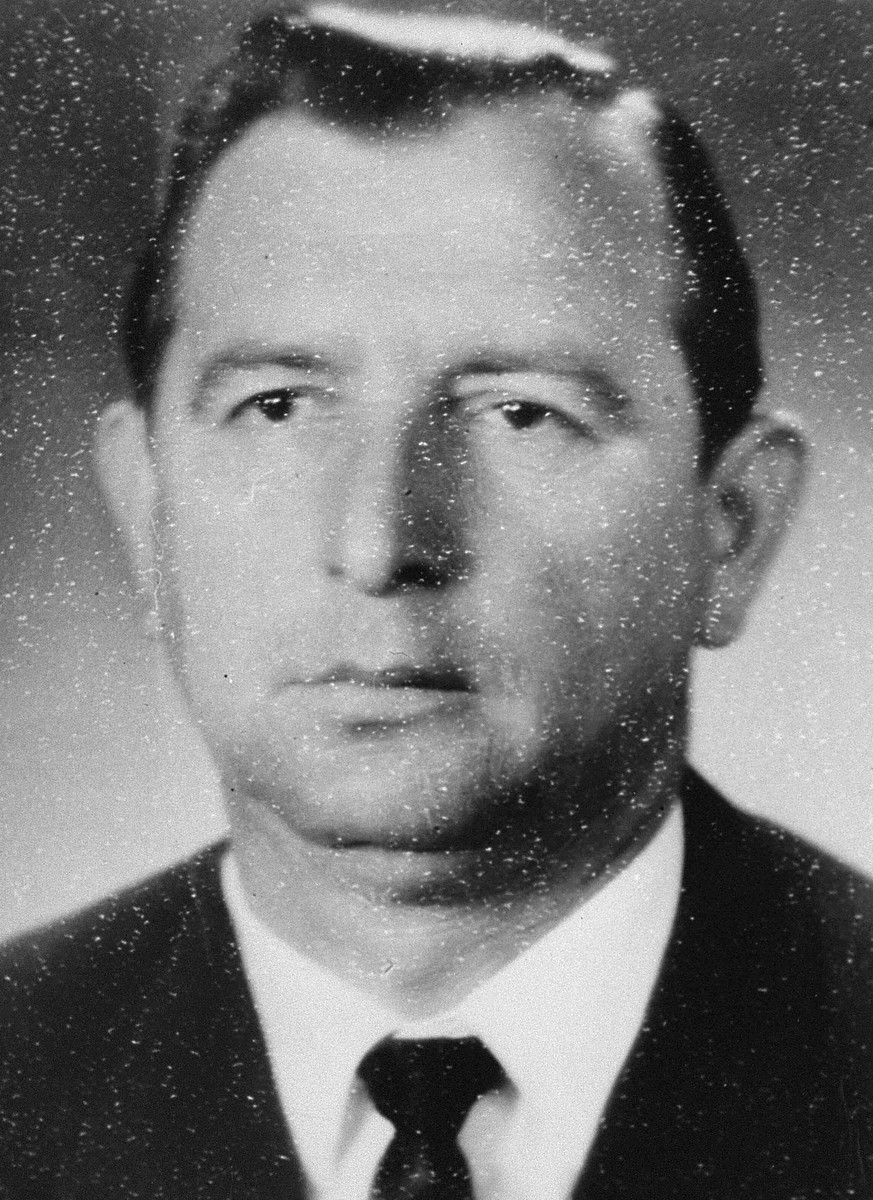 Portrait of Israel Gitlin, a participant in the Christmas 1943 escape from Fort IX. 

Following the escape, Gitlin joined the partisans in the Rudninkai Forest.  He survived the war.