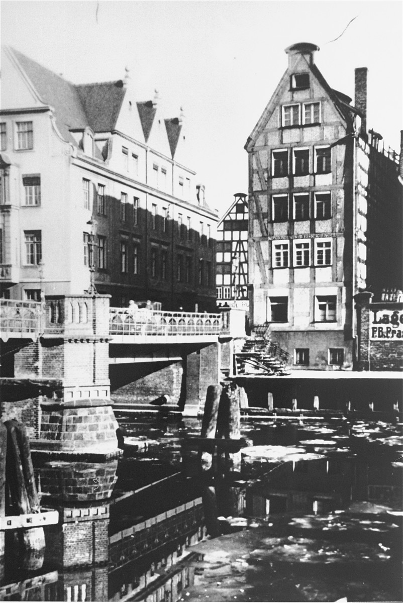 View of the Ankerhaus (left), a building owned by Simon Anker on the Hopfengasse in Danzig, that he donated to the Bar Kochba sports club.
