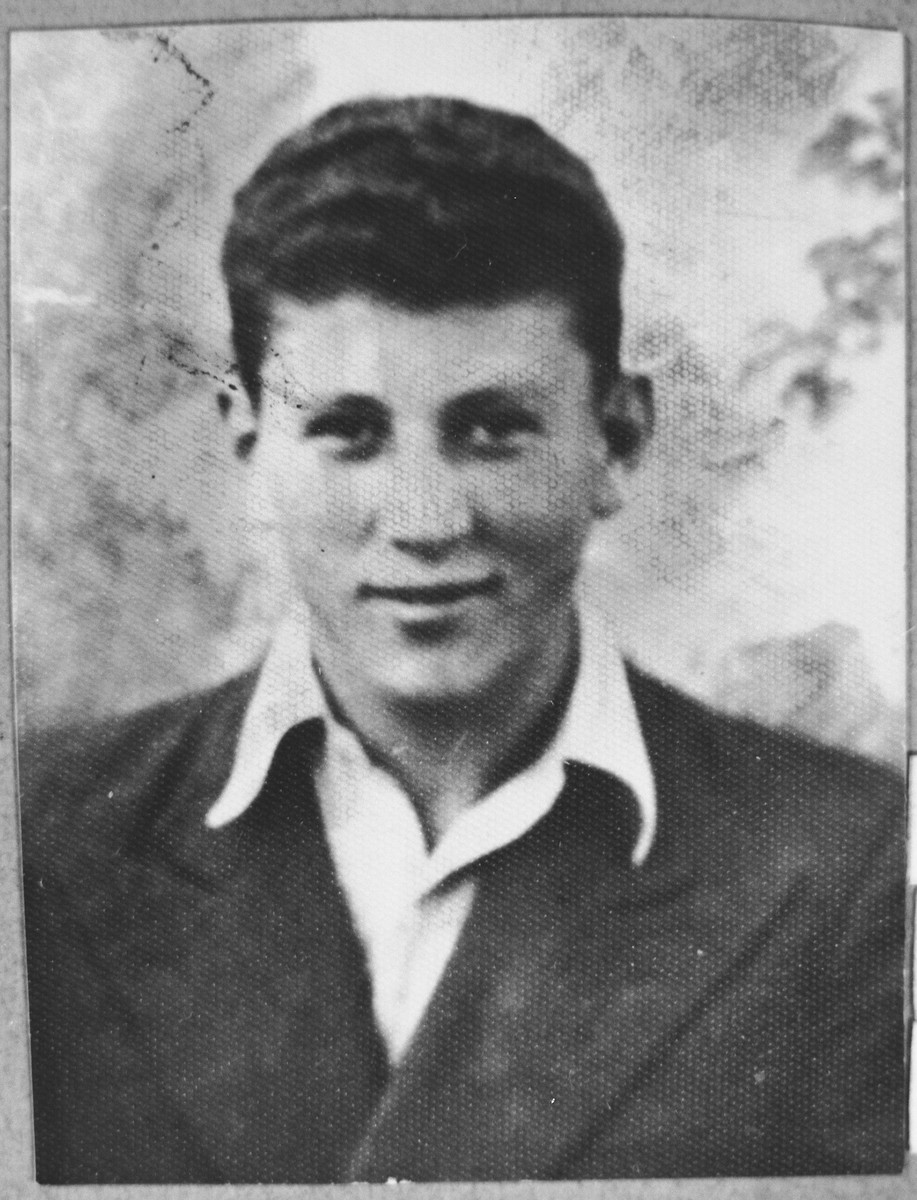 Portrait of Jak Levi, son of Yosef Levi.  He was a student.  He lived at Debarska 4 in Bitola.
