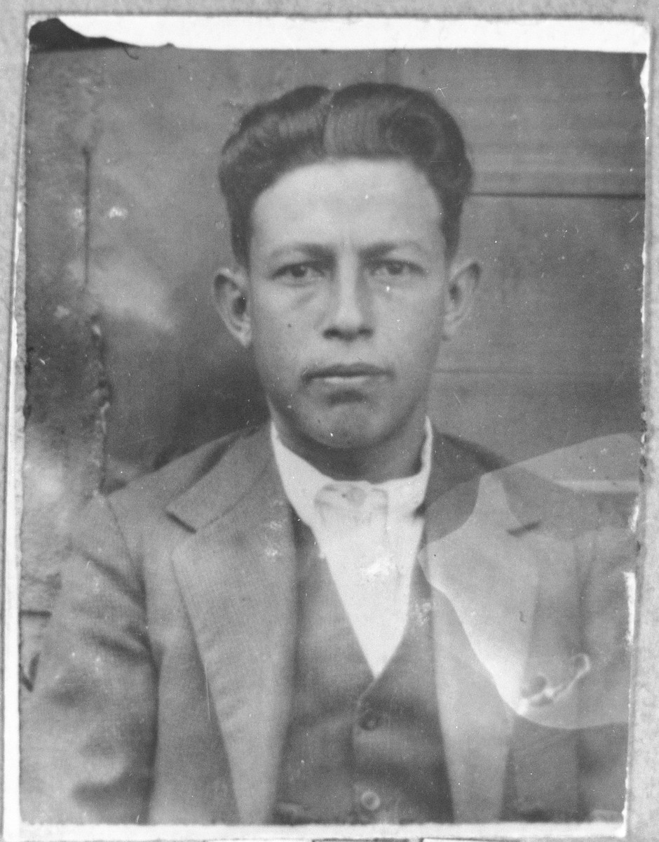 Portrait of Shabetai Koen, son of Yakov Koen.  He was a rag dealer.  He lived at Gostivarska 7 in Bitola.