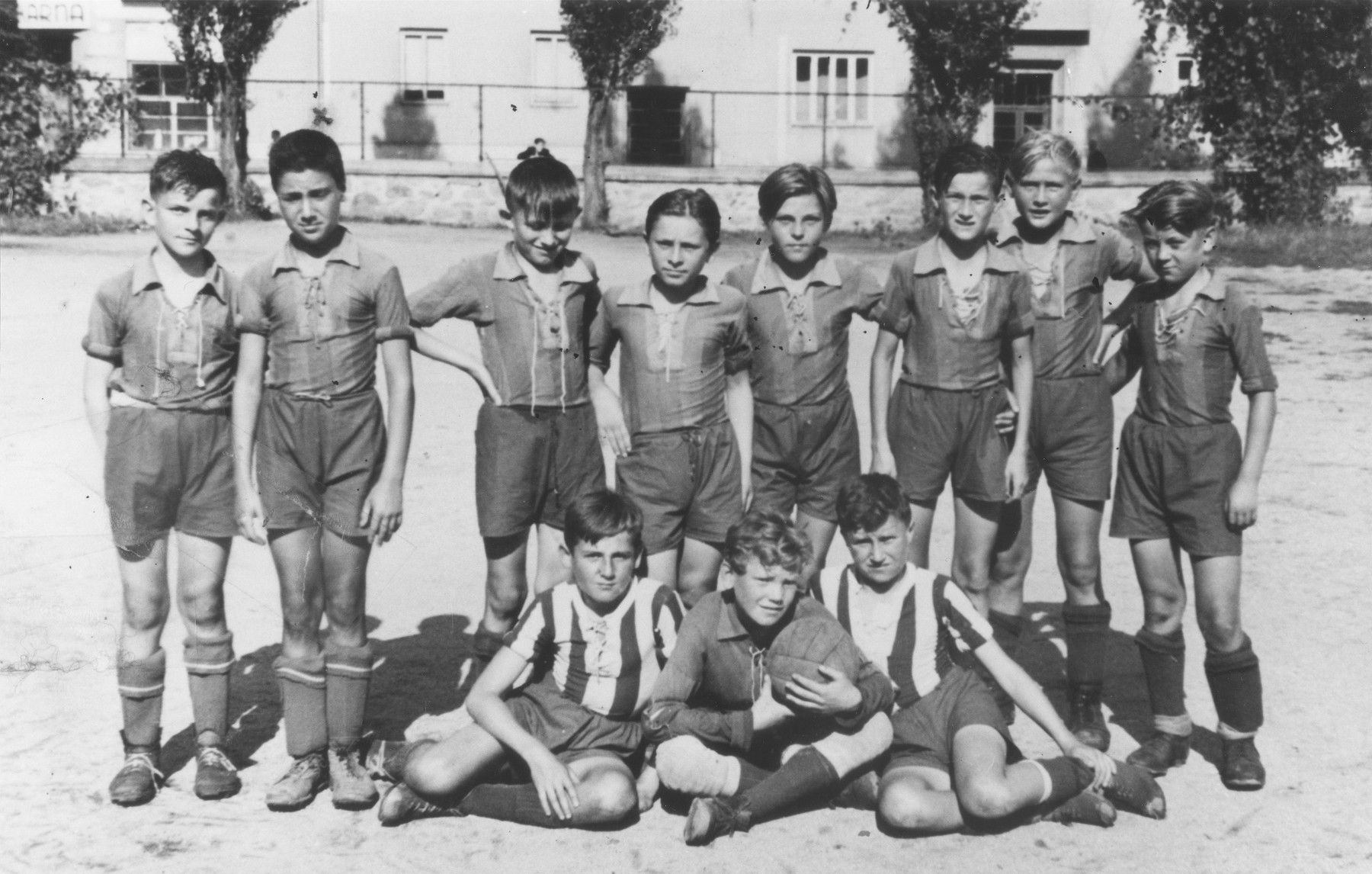 Bedrich Deutsch (standing second from the left) poses with the other members of a soccer team in Znojmo, Moravia.  He is the only Jew in the group.