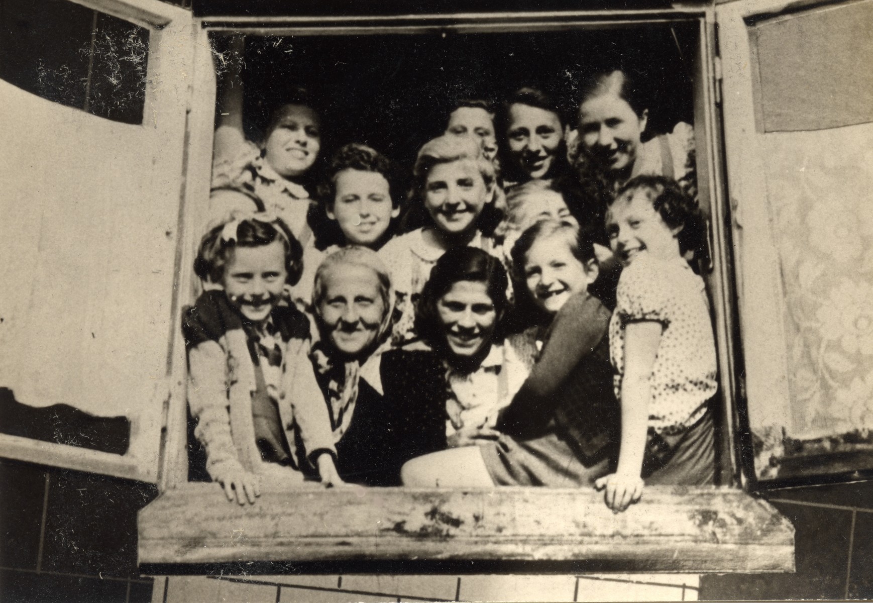 Stella Rein, the headmaster of the Lodz ghetto's high-school, posing with young girls. 

Pictured in the front row, right, is Felicia (Faiga) Ferszter, daughter of Leon (Leib) Ferszter and his first wife Zelda (nee Asz) Ferszter.  Felicia was born in February 1931 in Lodz and died with her mother in Auschwitz in August 1944.