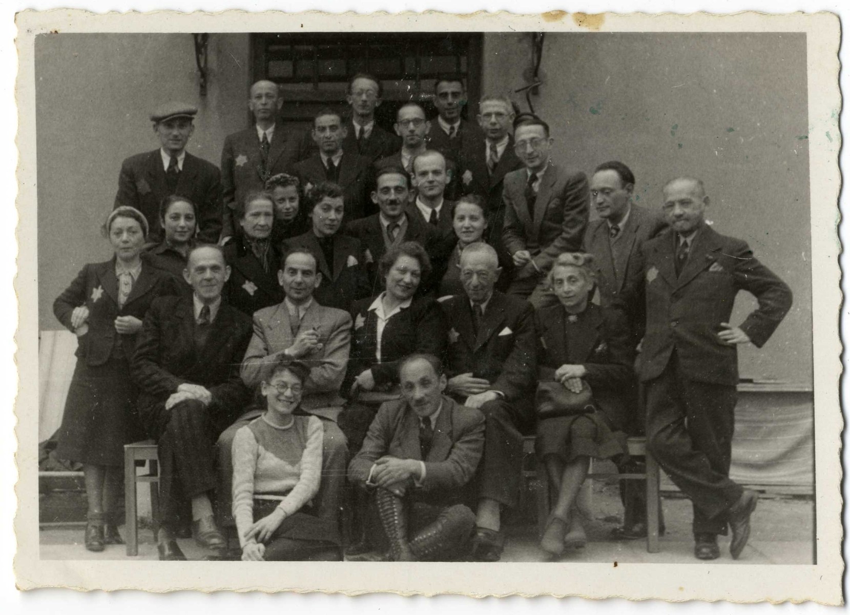Group portrait of the employees of the "sorting" workshop in the Lodz ghetto, directed by Aron Pruszynowski.

Pictured in the third row, fourth from the left is Dora Gerson.