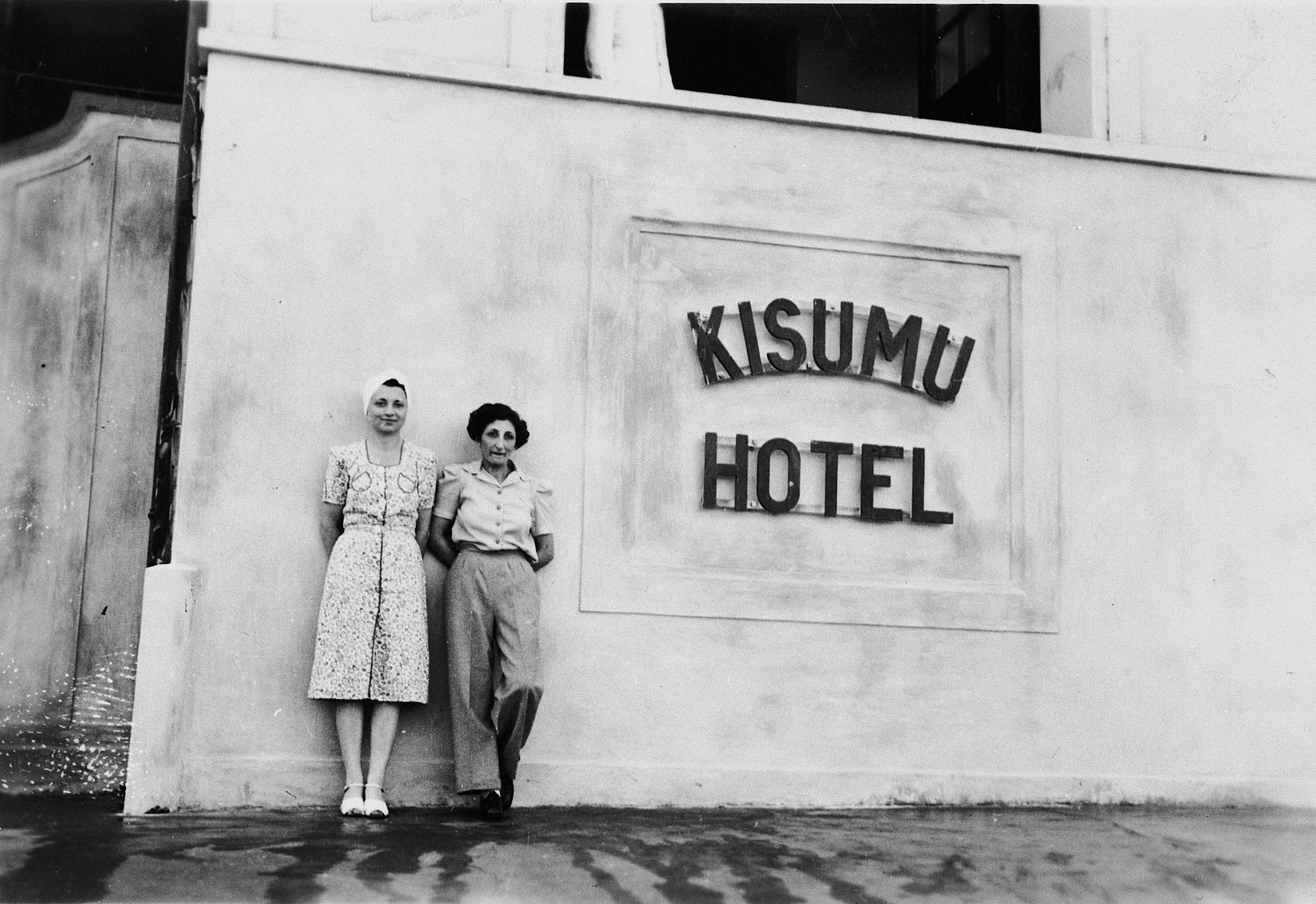 A Jewish refugee poses with a friend outside the Kisumu Hotel in Kisumu, Kenya.

Pictured is Ruth Weyl and a friend.