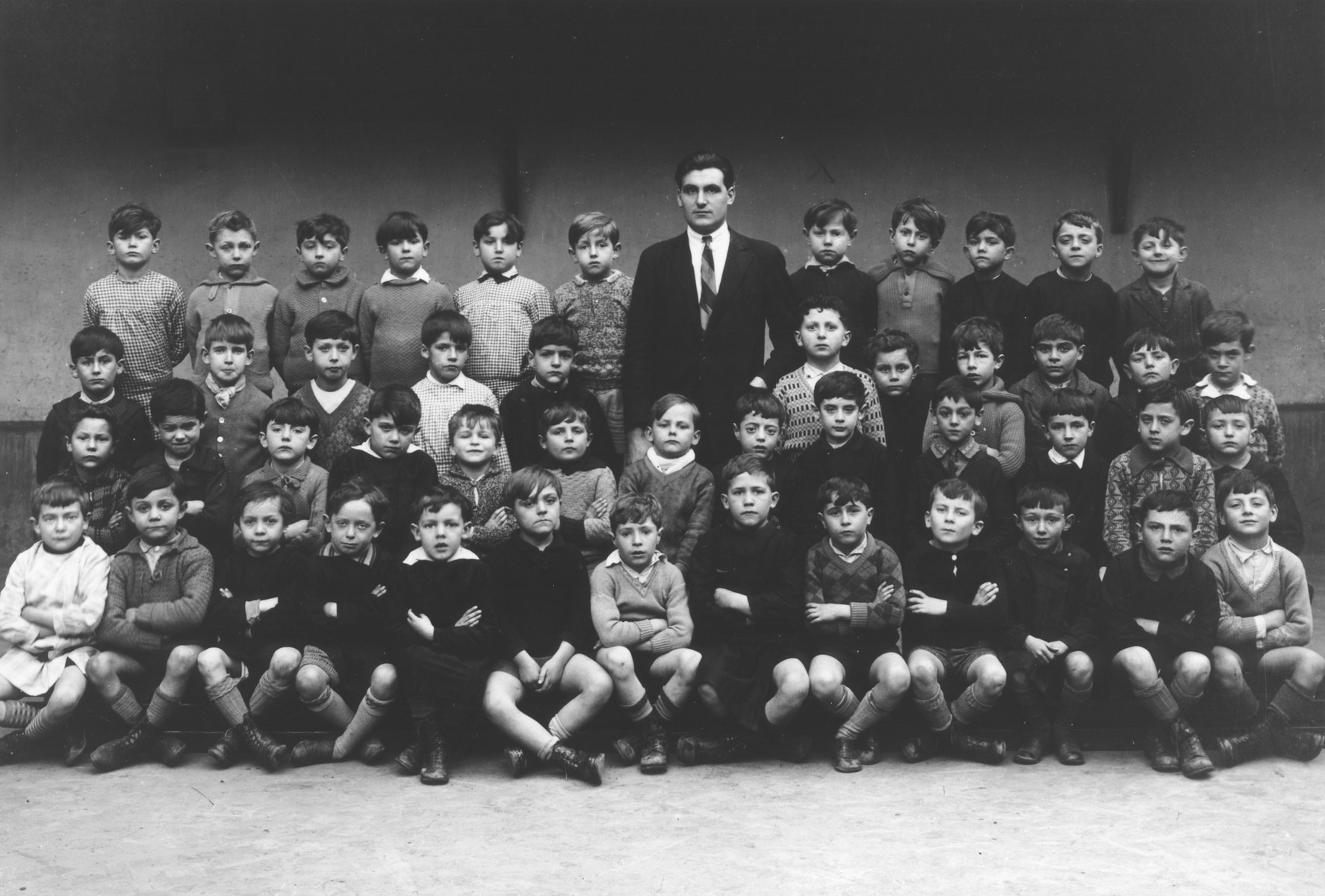 Class portrait of children at an elementary school in Paris, which was attended by Aba Sztern.