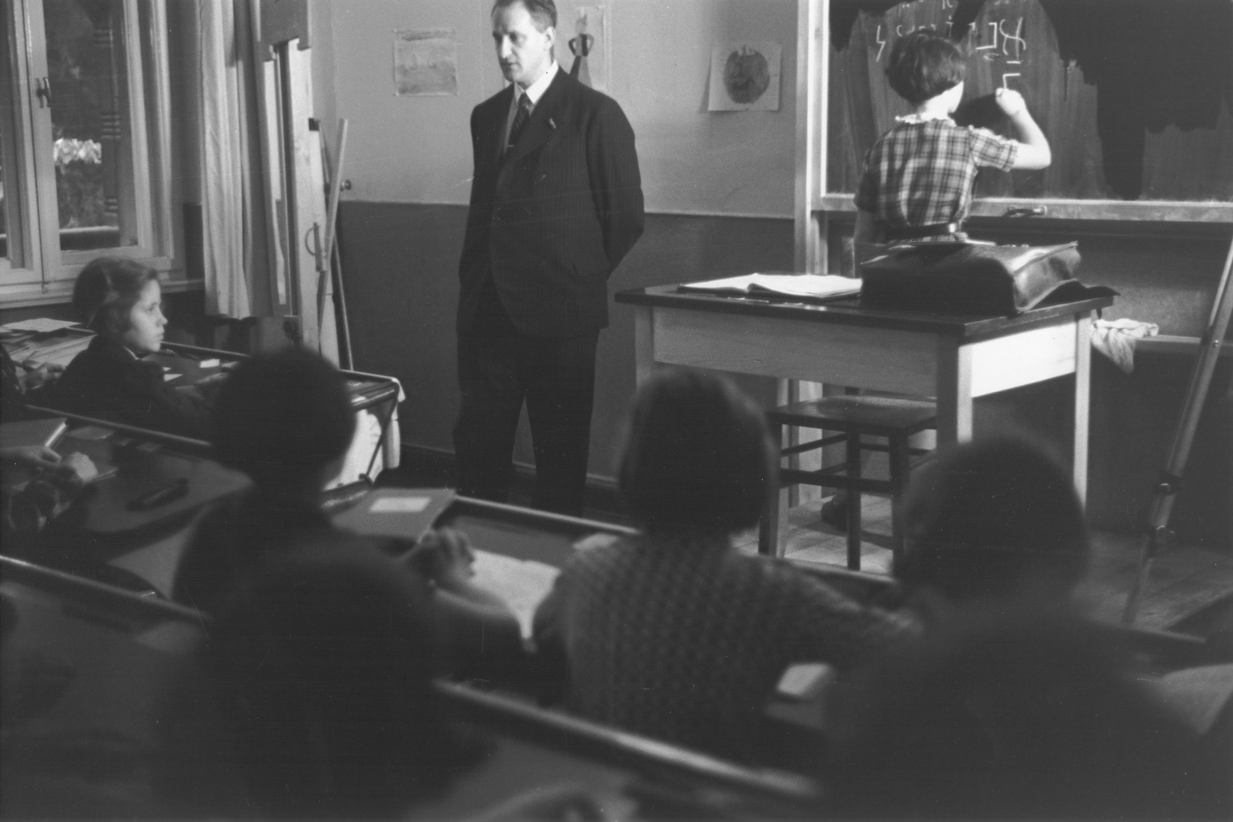 A Hebrew Teacher At The Goldschmidt Jewish Private School In Berlin Grunewald Instructs A Class 5914