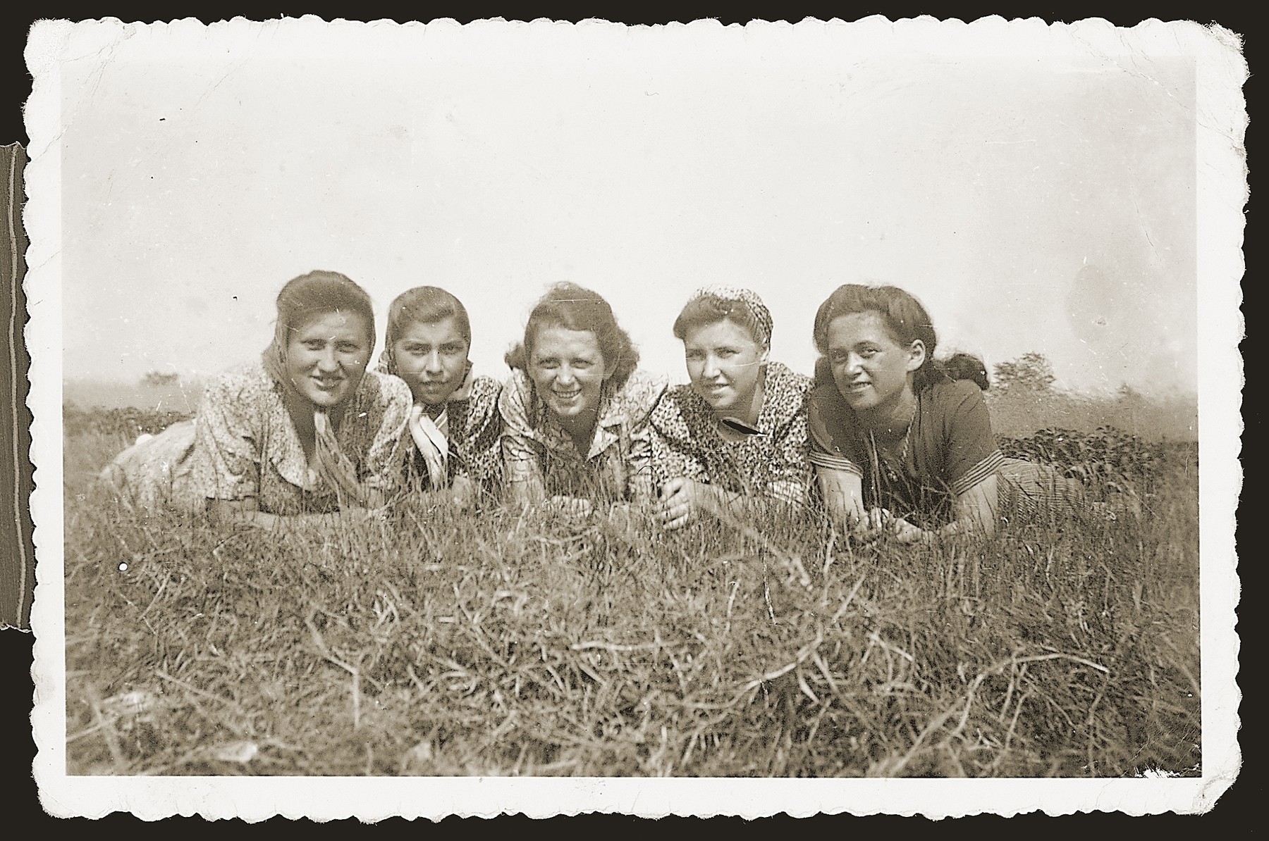 Group portrait of teenage girls in an open field in Czeladz.

Among those pictured are Riwcia (third from left) and Henia Grin (right).