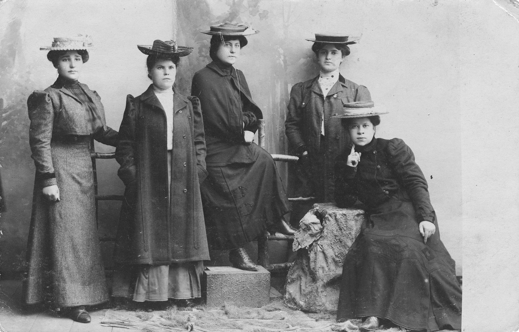 Studio portrait taken in the early 1900s of five young Jewish women.