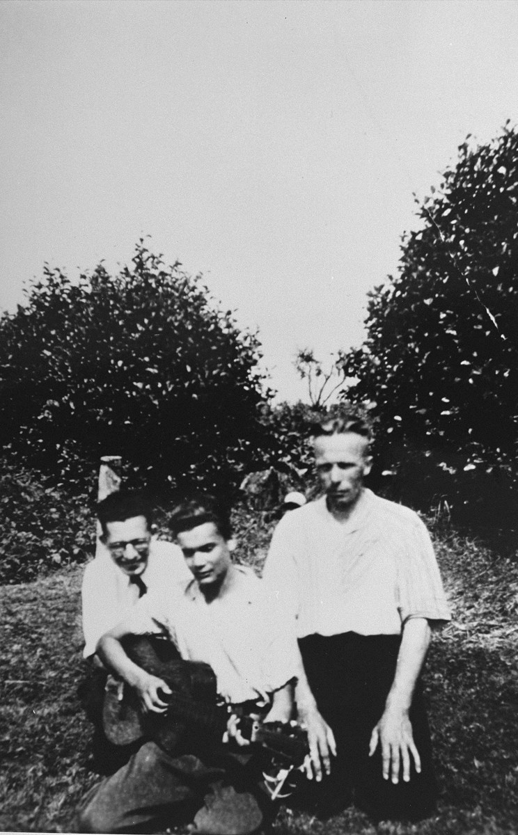 Arnold Douwes (right) with Isador Davids and Lou Gans, two Jewish youth he hid in the village of Nieuwlande, who became participants in the Resistance. 

Davids and Gans produced anti-Nazi cards and pamphlets that ridiculed the Germans and rallied the inhabitants of Nieuwlande to the cause of resistance.  These were sold to raise money for rescue efforts.