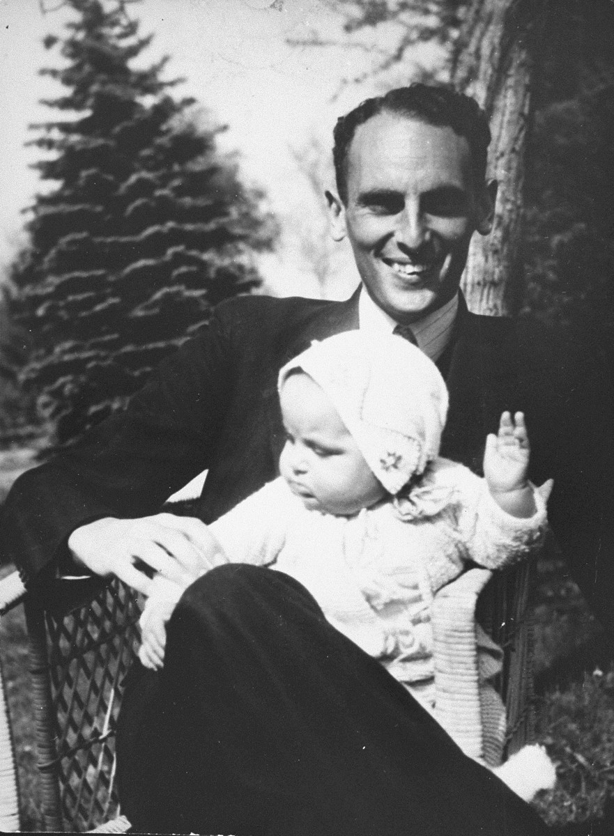 Freddie Polak with his daughter Erica, 1944. 

Marion Pritchard hid Freddie Polak and his three children from 1942 until the end of the war. Erica is a psychologist and lives in Amsterdam.