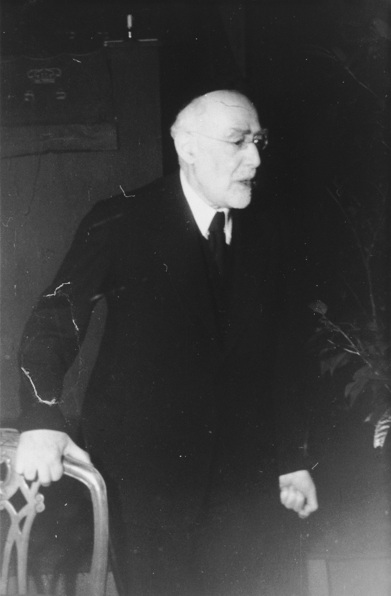 Portrait of 75-year-old Rabbi Leo Baeck during his three week visit to Germany in the fall of 1948.