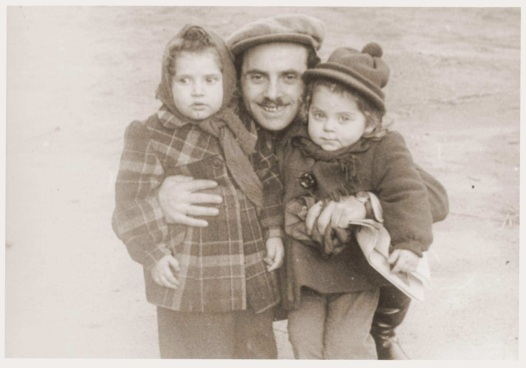 Noach Miedzinski poses with his niece (left) and daughter Nili (right) at the Kibbutz Nili hachshara (Zionist collective) in Pleikershof, Germany.